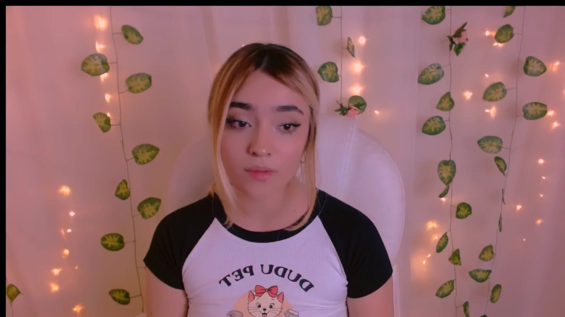 Gallery image thumbnail from Sugar_h0ney's myfreecams stream on, 04/26/2024, 09:27 image 5 of 20