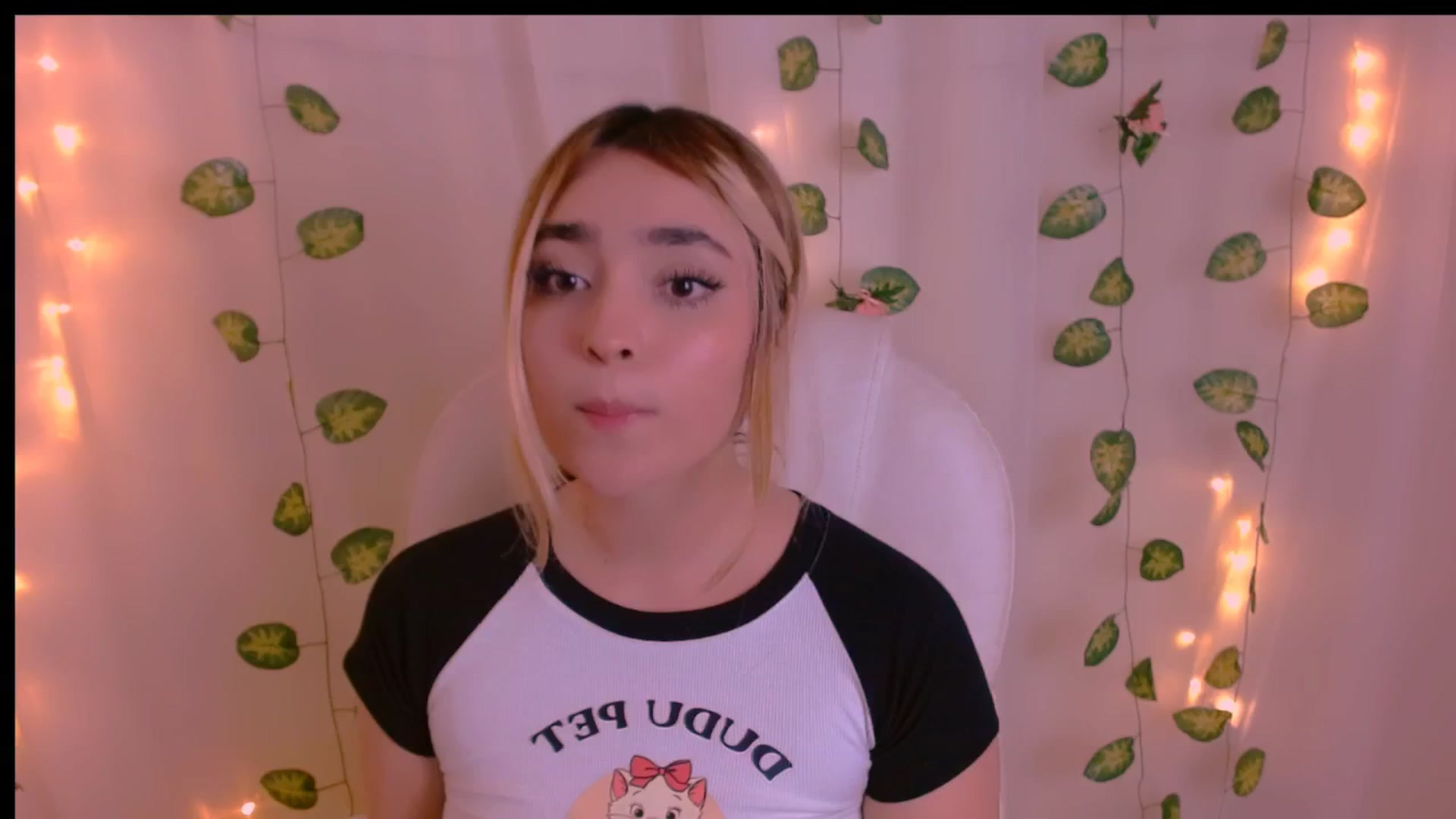 Gallery image thumbnail from Sugar_h0ney's myfreecams stream on, 04/26/2024, 09:27 image 12 of 20