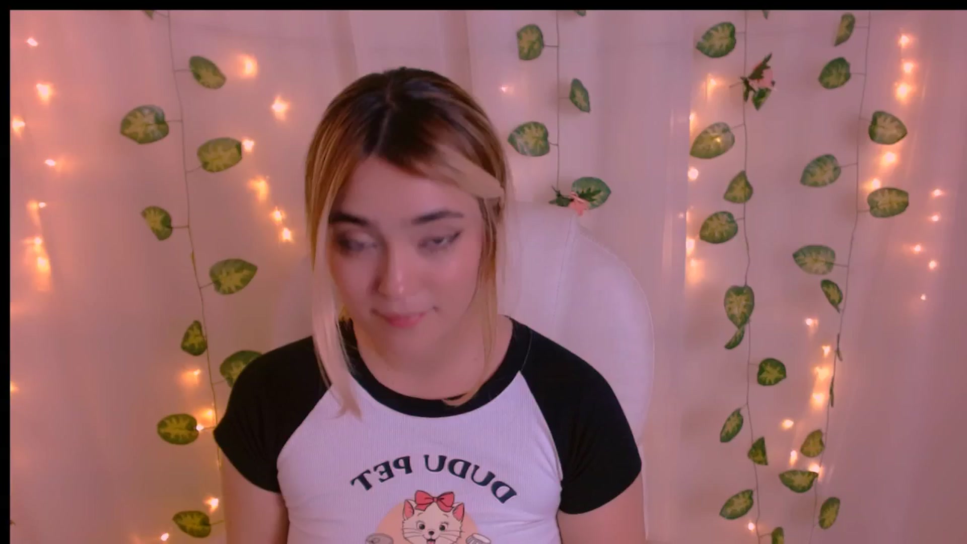 Gallery image thumbnail from Sugar_h0ney's myfreecams stream on, 04/26/2024, 09:27 image 14 of 20