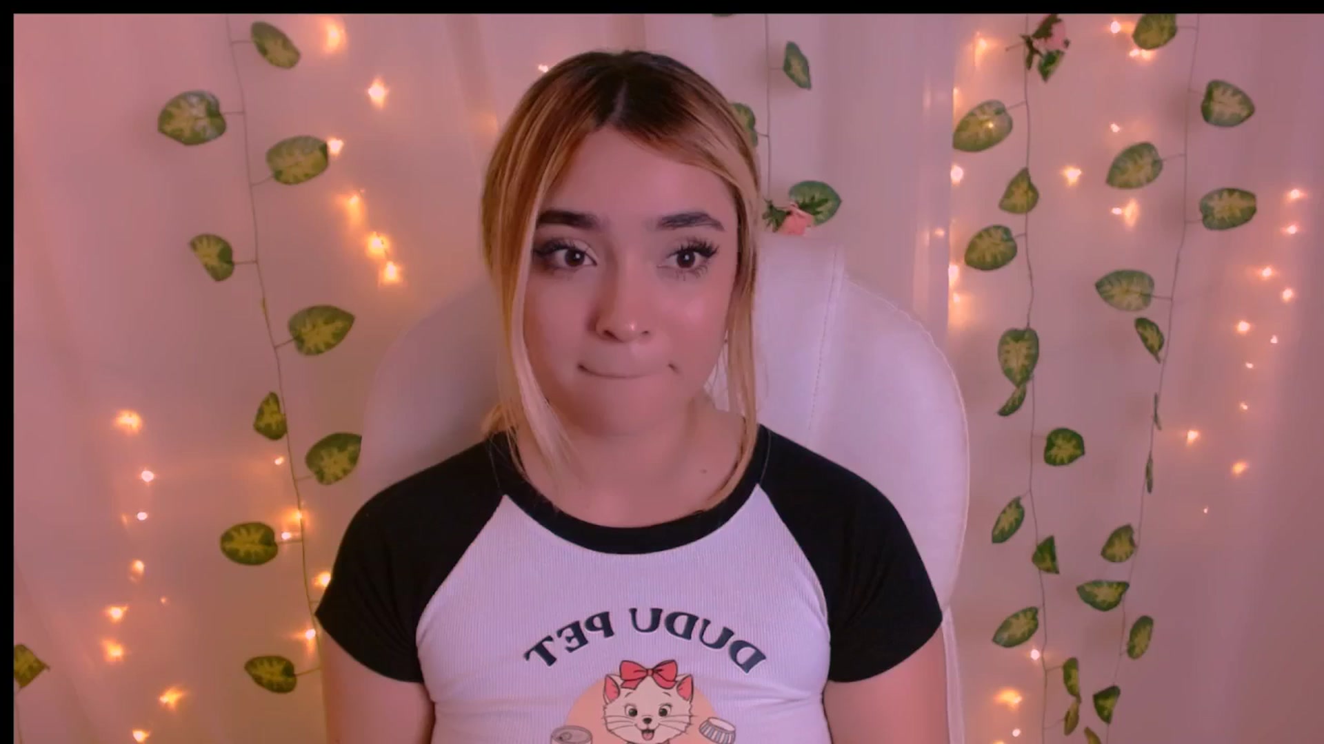 Gallery image thumbnail from Sugar_h0ney's myfreecams stream on, 04/26/2024, 10:01 image 12 of 20