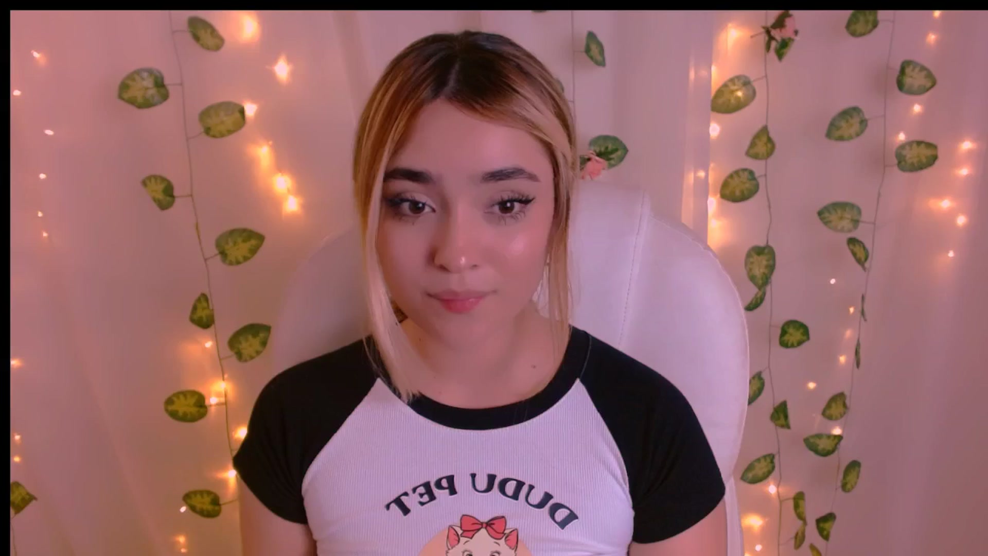 Gallery image thumbnail from Sugar_h0ney's myfreecams stream on, 04/26/2024, 10:01 image 1 of 20