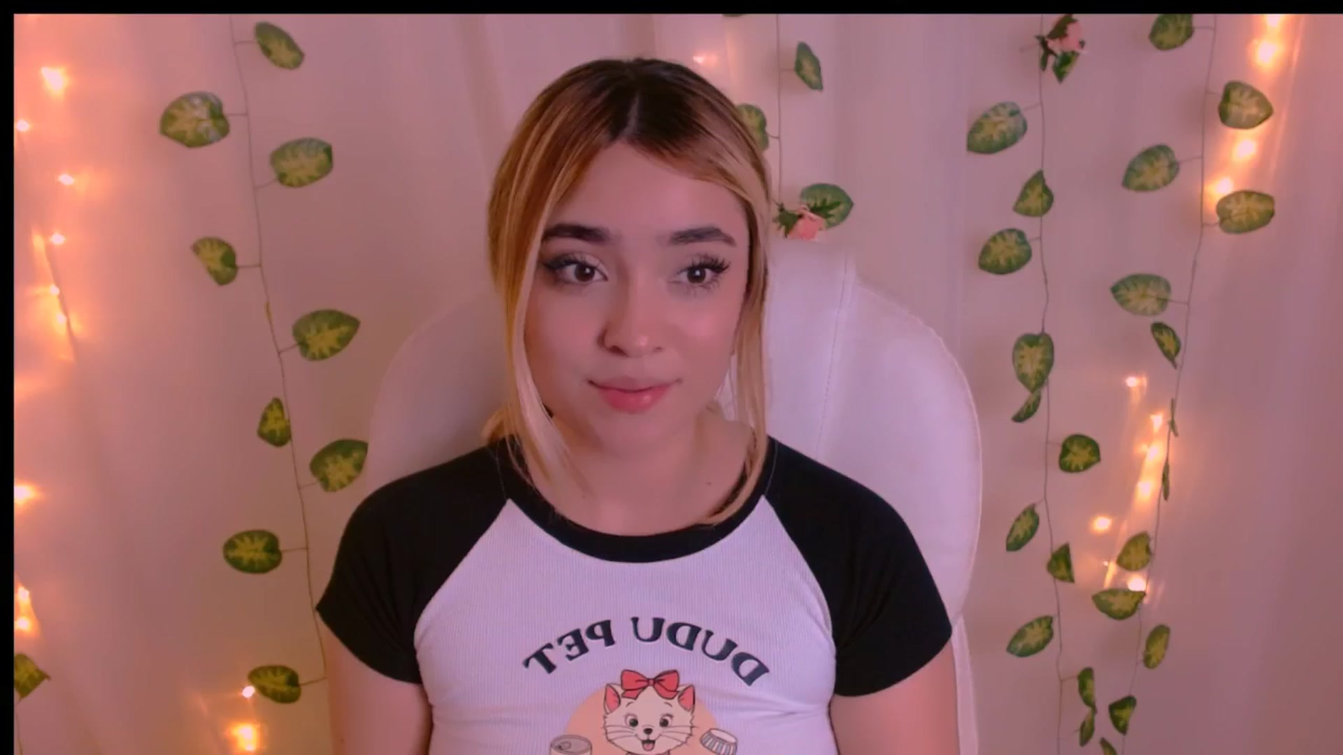 Gallery image thumbnail from Sugar_h0ney's myfreecams stream on, 04/26/2024, 10:01 image 13 of 20