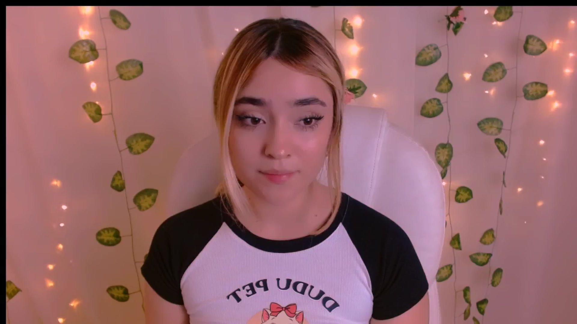 Gallery image thumbnail from Sugar_h0ney's myfreecams stream on, 04/26/2024, 10:01 image 5 of 20