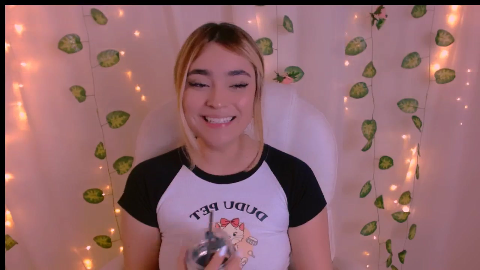 Gallery image thumbnail from Sugar_h0ney's myfreecams stream on, 04/26/2024, 10:01 image 19 of 20