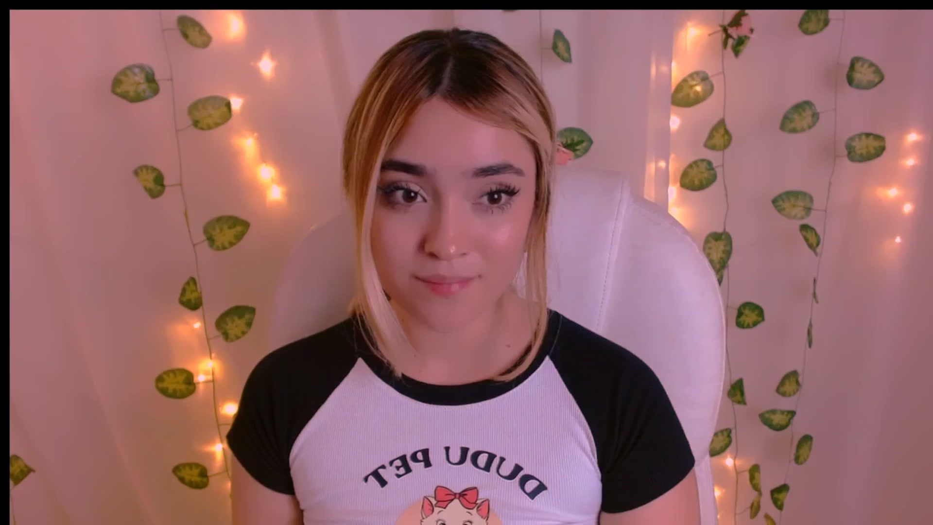 Gallery image thumbnail from Sugar_h0ney's myfreecams stream on, 04/26/2024, 10:01 image 9 of 20