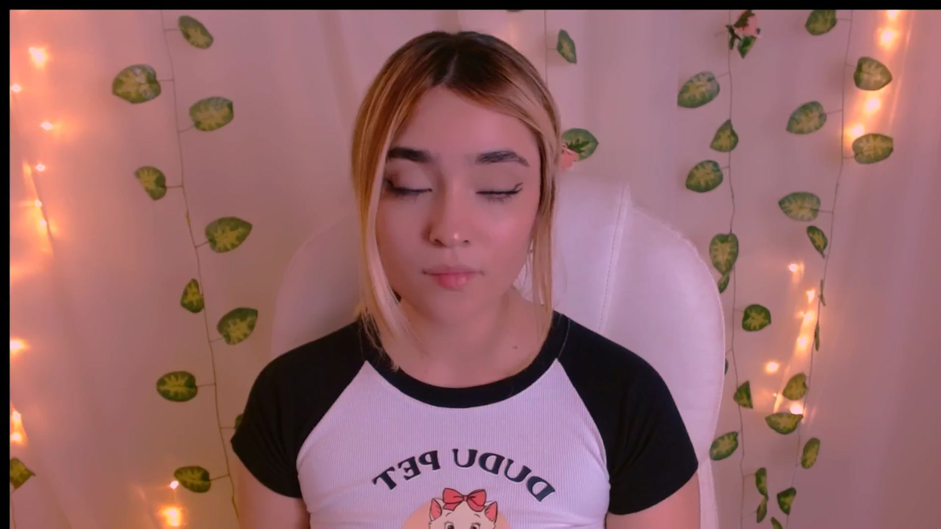 Gallery image thumbnail from Sugar_h0ney's myfreecams stream on, 04/26/2024, 10:01 image 3 of 20