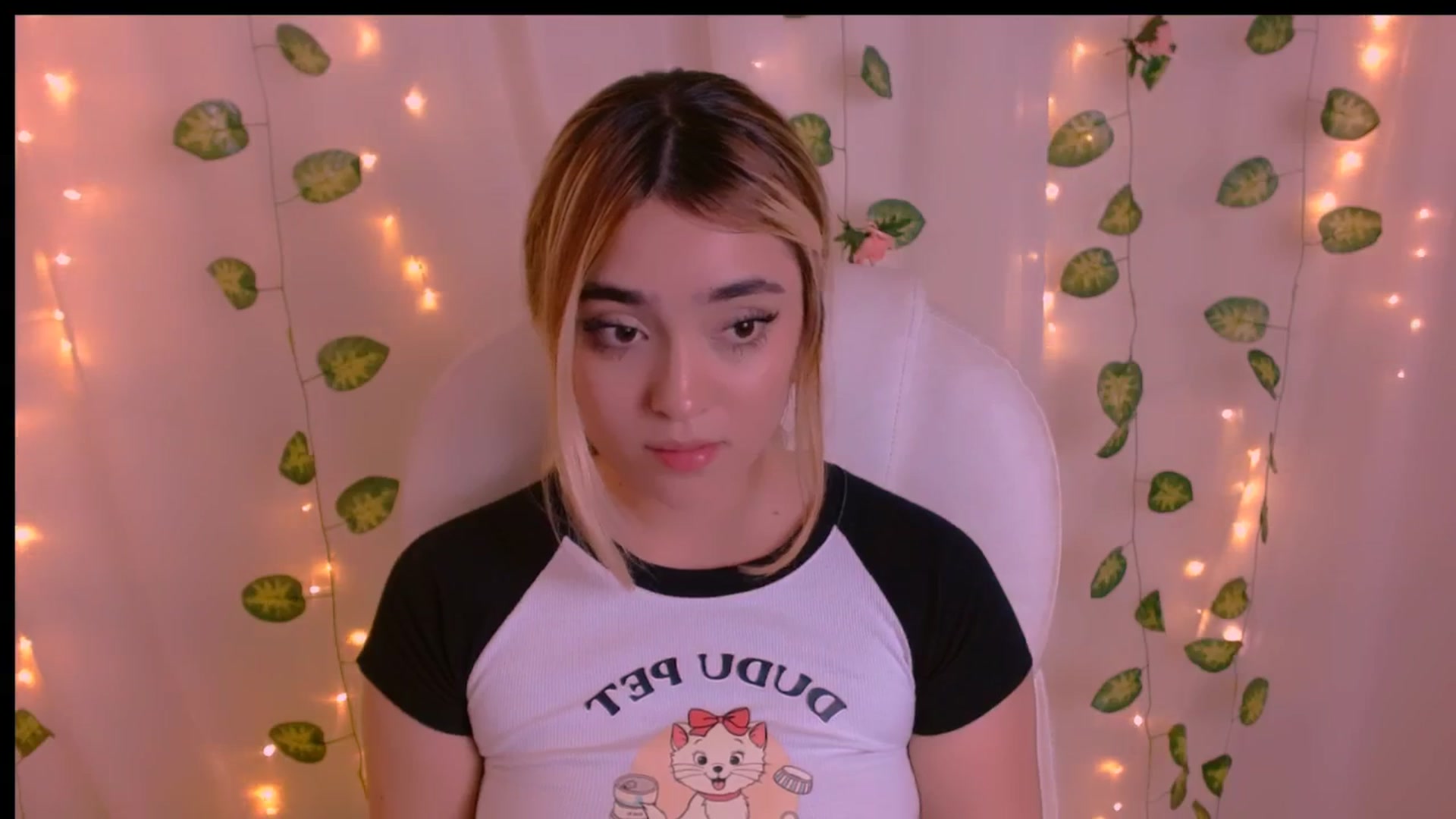 Gallery image thumbnail from Sugar_h0ney's myfreecams stream on, 04/26/2024, 10:01 image 14 of 20