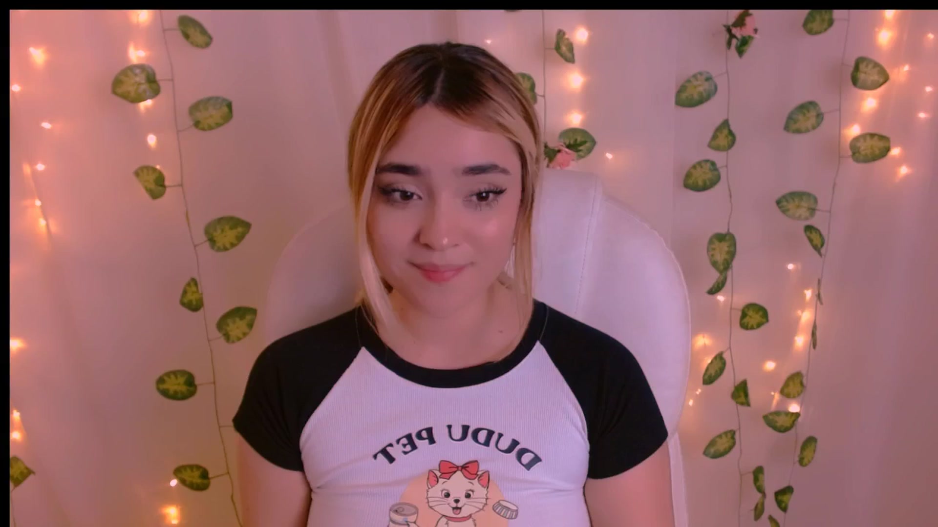 Gallery image thumbnail from Sugar_h0ney's myfreecams stream on, 04/26/2024, 10:01 image 16 of 20