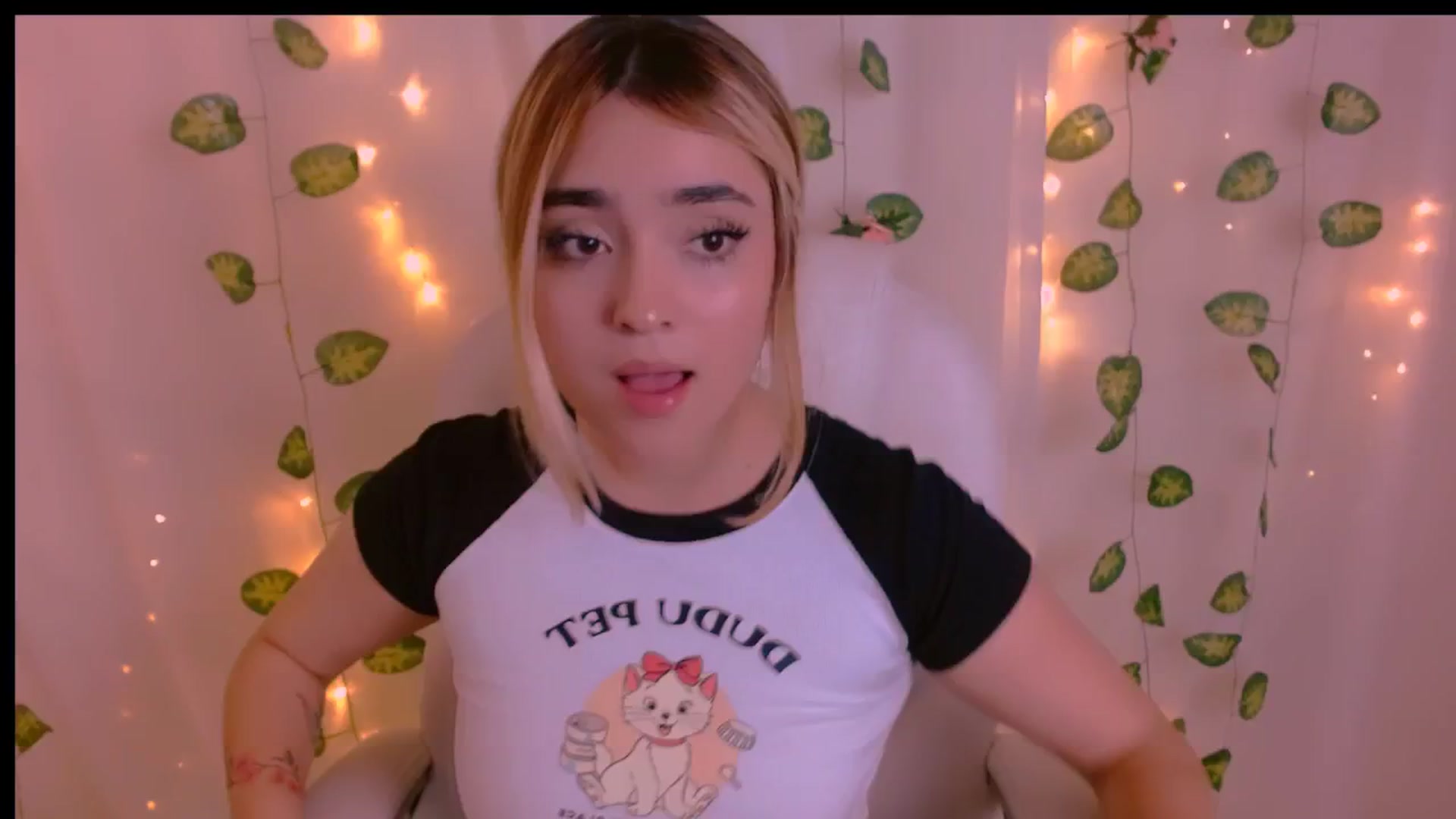Gallery image thumbnail from Sugar_h0ney's myfreecams stream on, 04/26/2024, 10:01 image 18 of 20