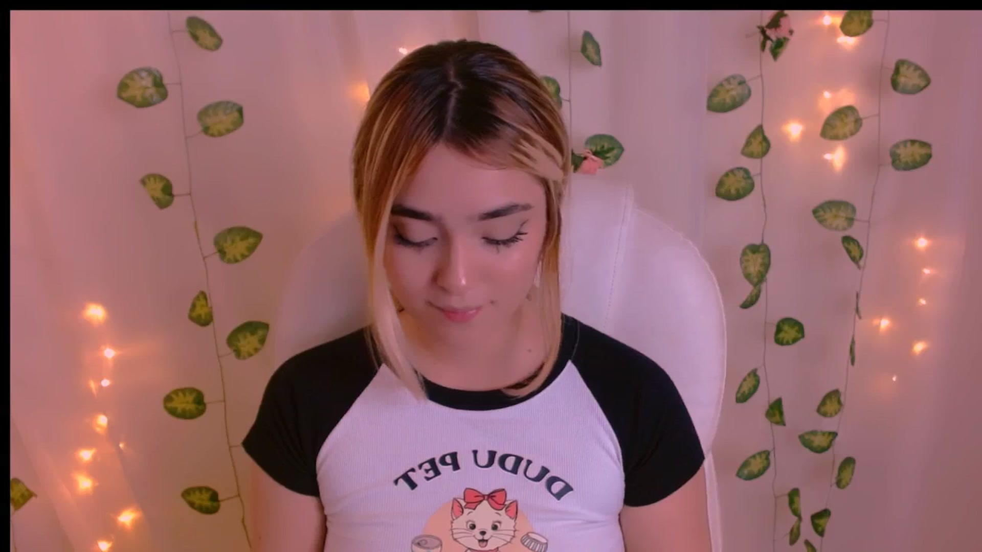 Gallery image thumbnail from Sugar_h0ney's myfreecams stream on, 04/26/2024, 10:01 image 17 of 20
