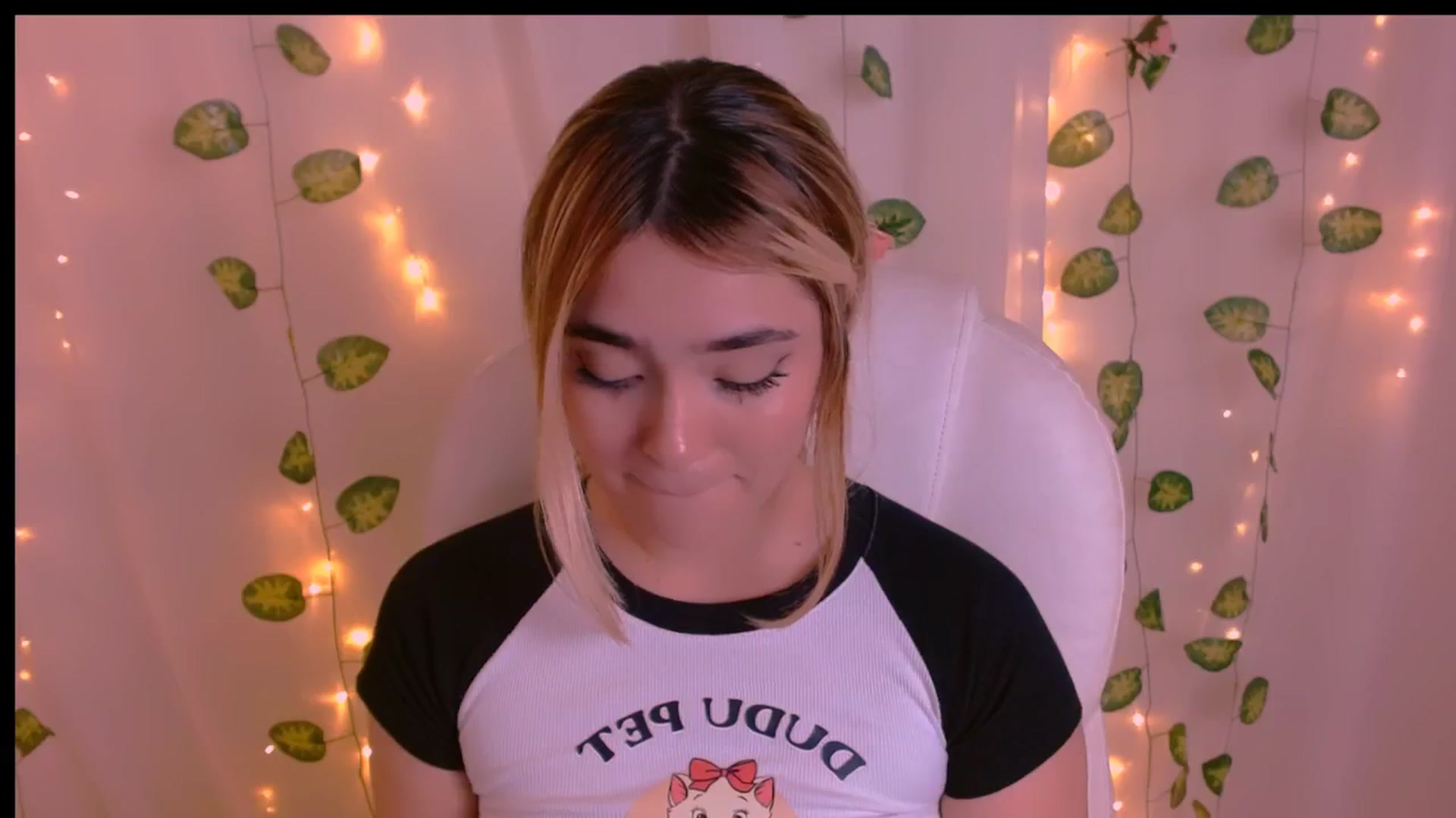 Gallery image thumbnail from Sugar_h0ney's myfreecams stream on, 04/26/2024, 10:01 image 8 of 20