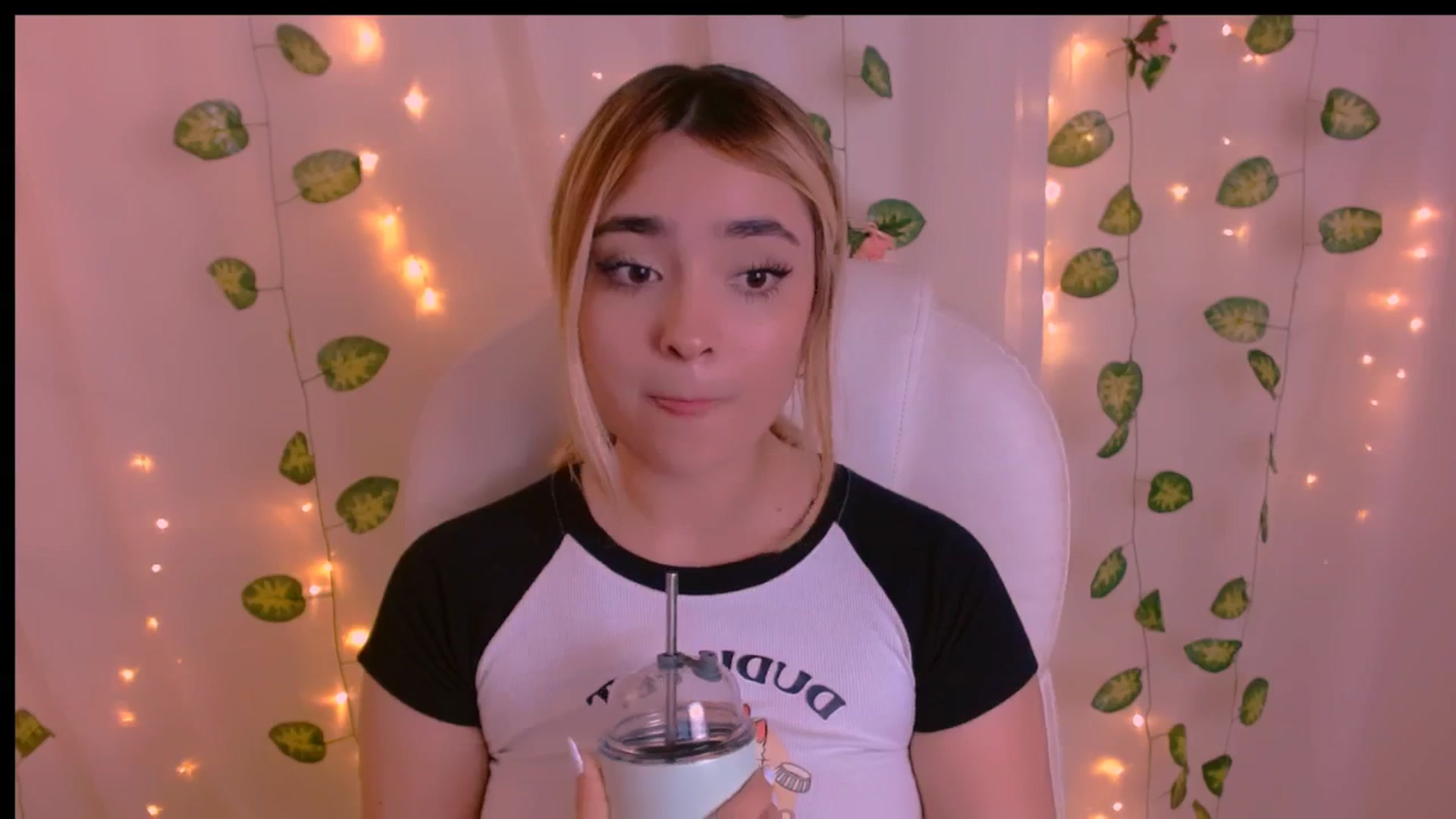Gallery image thumbnail from Sugar_h0ney's myfreecams stream on, 04/26/2024, 10:01 image 15 of 20