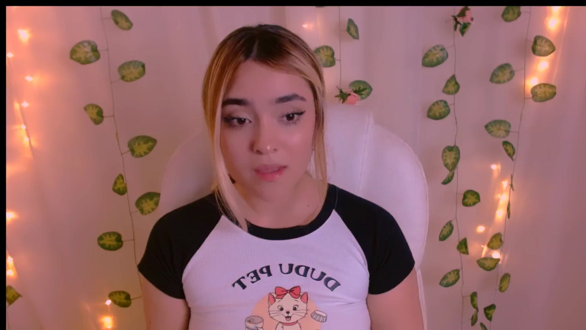 Gallery image thumbnail from Sugar_h0ney's myfreecams stream on, 04/26/2024, 10:01 image 10 of 20