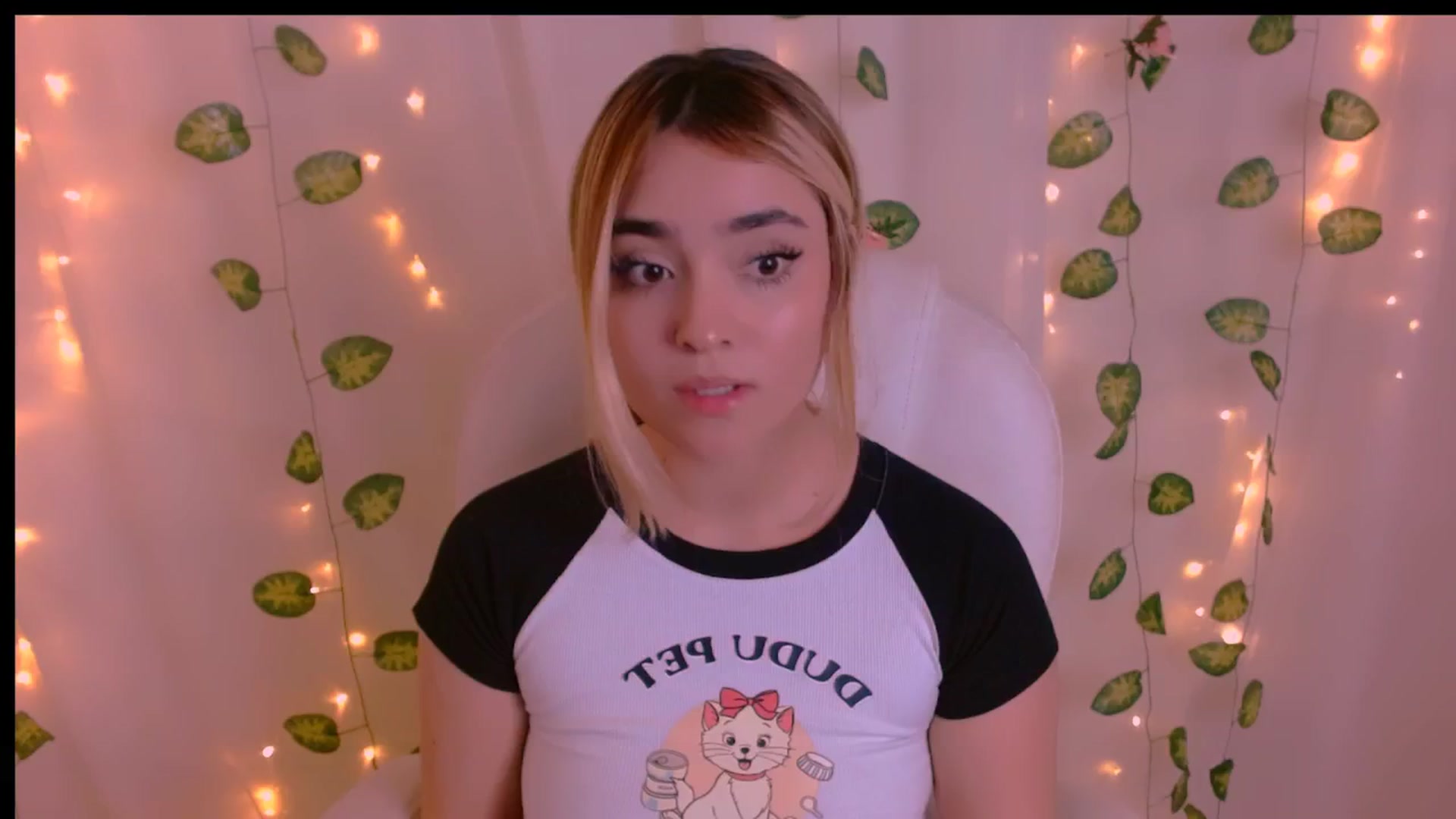 Gallery image thumbnail from Sugar_h0ney's myfreecams stream on, 04/26/2024, 10:40 image 8 of 20