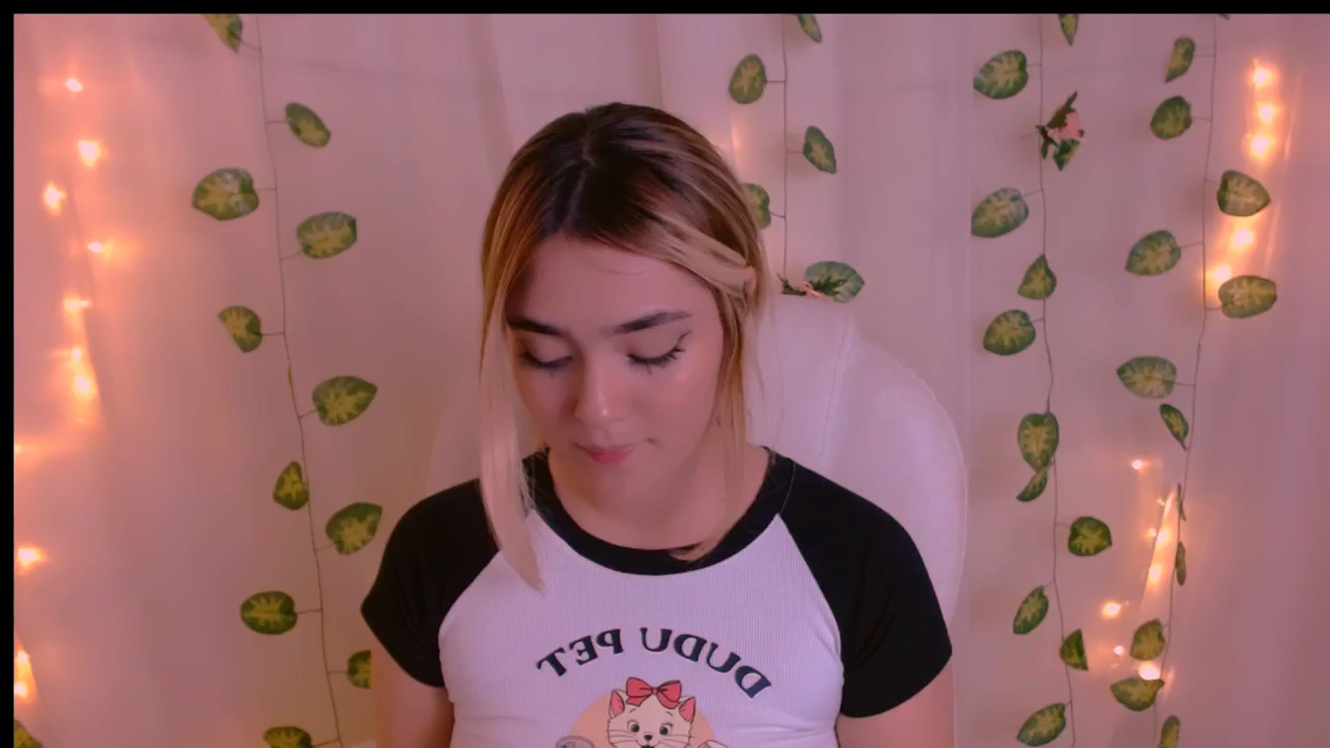 Gallery image thumbnail from Sugar_h0ney's myfreecams stream on, 04/26/2024, 10:40 image 18 of 20