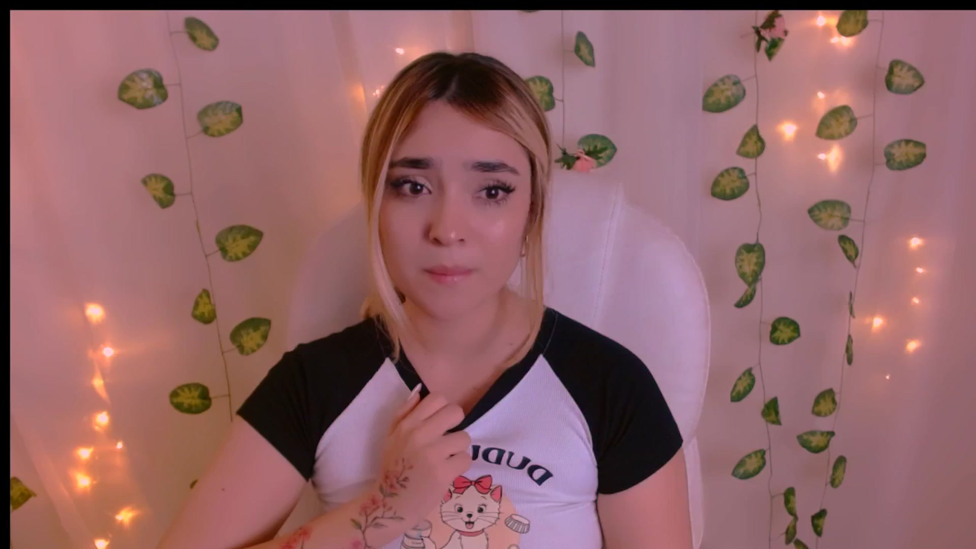 Gallery image thumbnail from Sugar_h0ney's myfreecams stream on, 04/26/2024, 10:40 image 4 of 20
