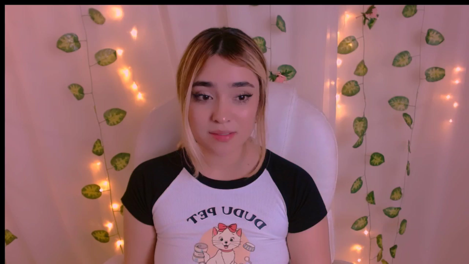Gallery image thumbnail from Sugar_h0ney's myfreecams stream on, 04/26/2024, 10:40 image 5 of 20