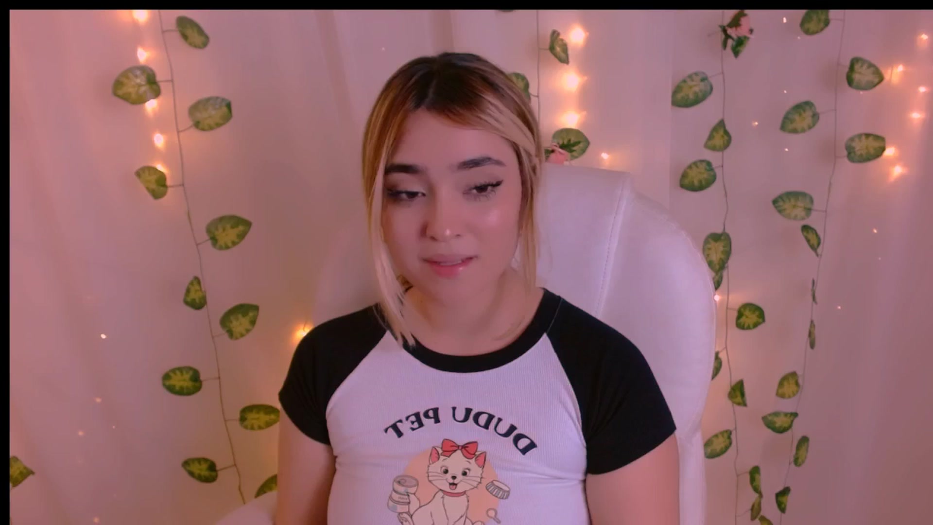 Gallery image thumbnail from Sugar_h0ney's myfreecams stream on, 04/26/2024, 10:40 image 1 of 20