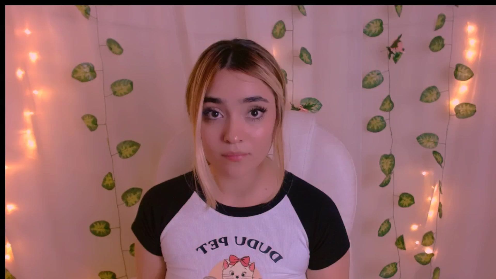 Gallery image thumbnail from Sugar_h0ney's myfreecams stream on, 04/26/2024, 10:40 image 19 of 20