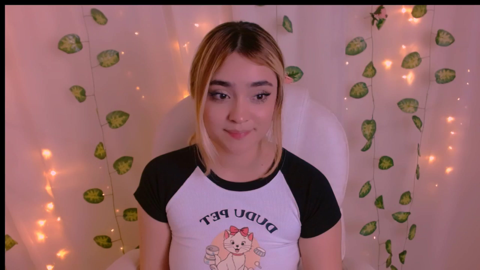Gallery image thumbnail from Sugar_h0ney's myfreecams stream on, 04/26/2024, 10:40 image 9 of 20