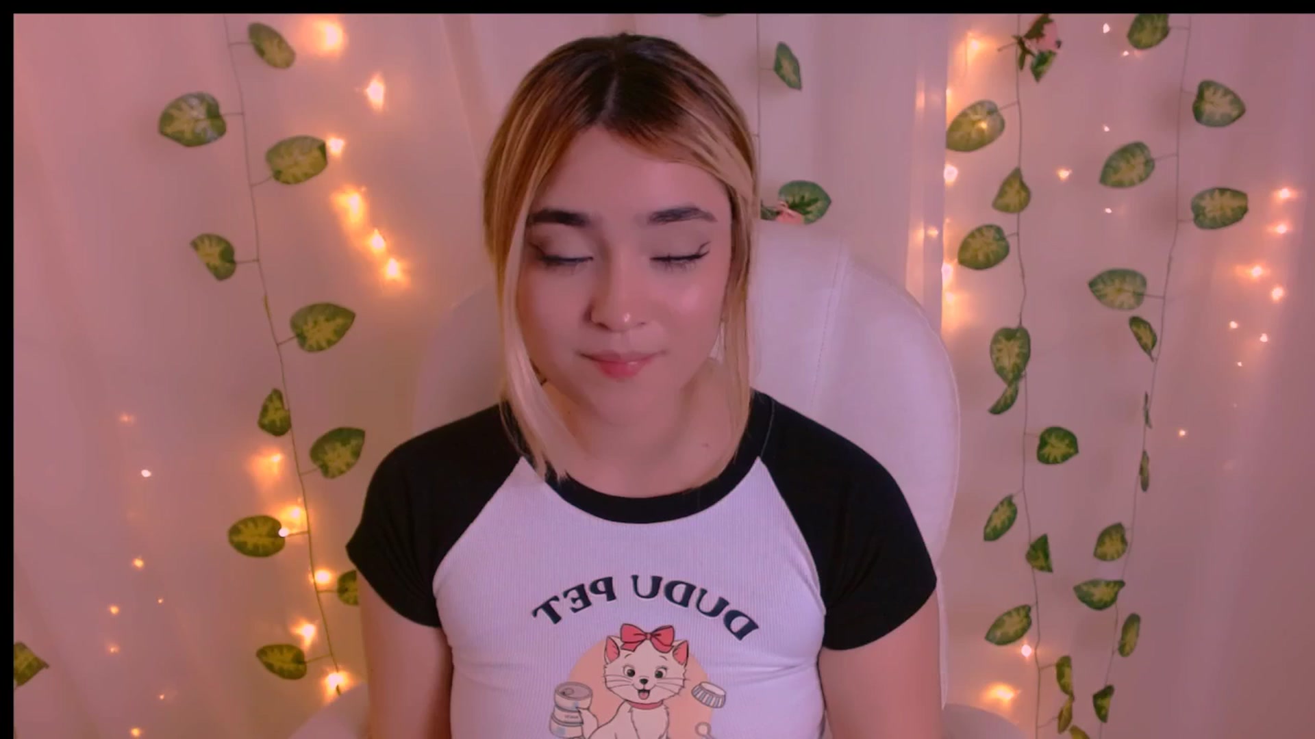 Gallery image thumbnail from Sugar_h0ney's myfreecams stream on, 04/26/2024, 10:40 image 12 of 20