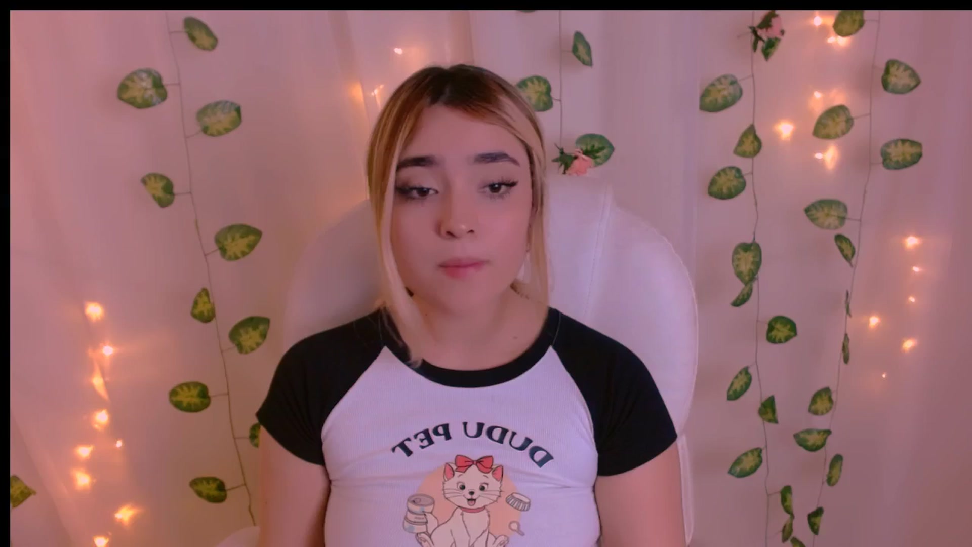 Gallery image thumbnail from Sugar_h0ney's myfreecams stream on, 04/26/2024, 10:40 image 6 of 20