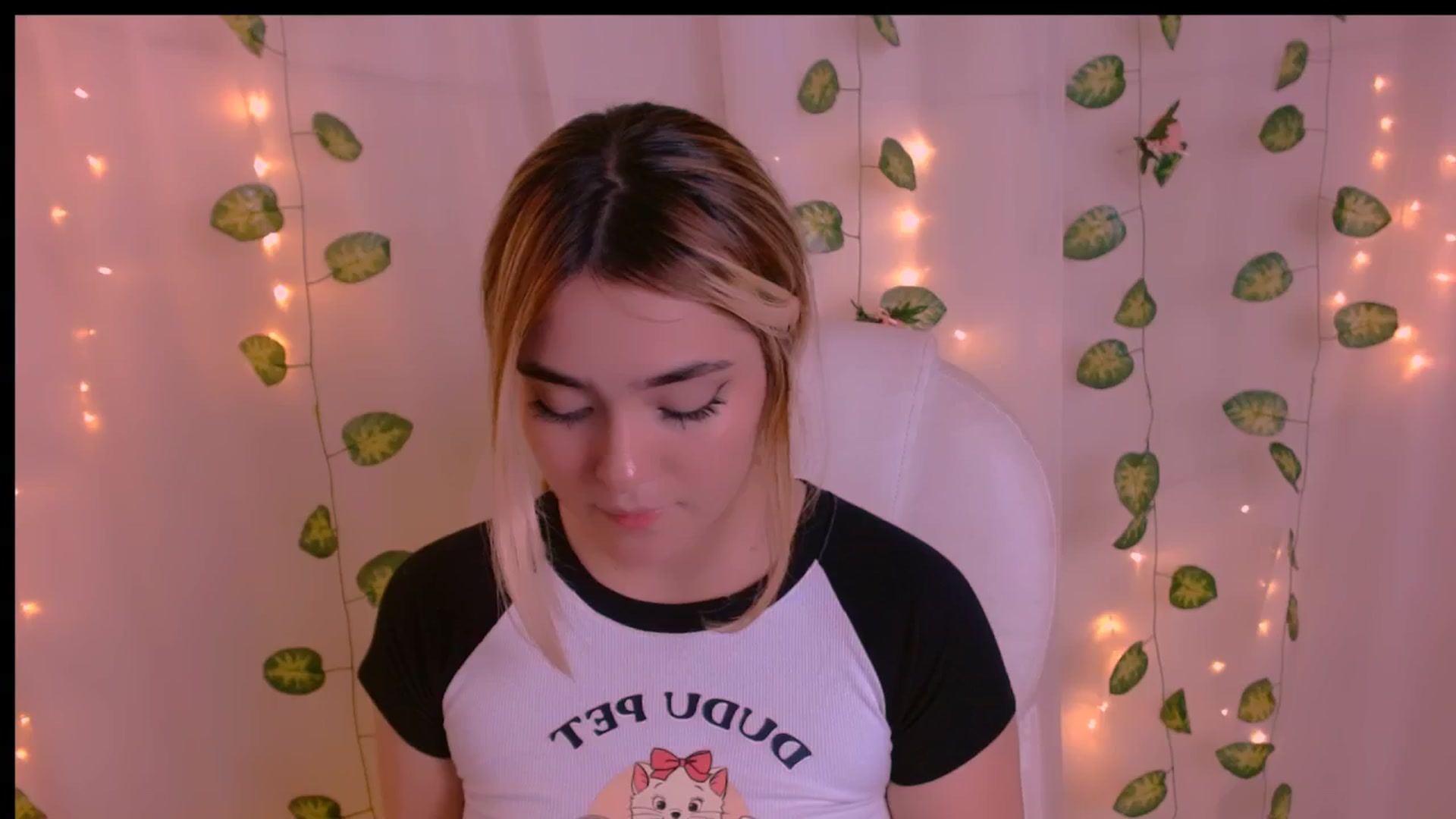 Gallery image thumbnail from Sugar_h0ney's myfreecams stream on, 04/26/2024, 10:40 image 17 of 20