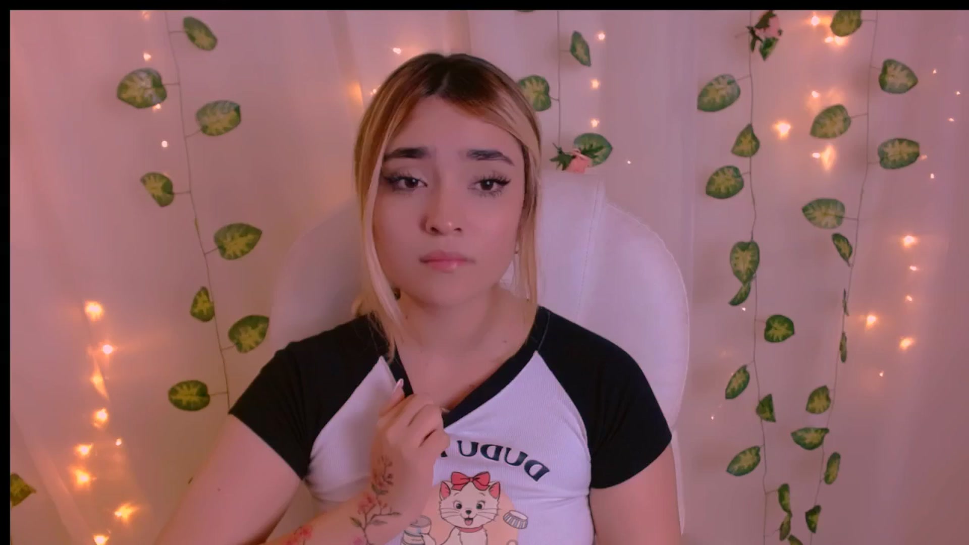 Gallery image thumbnail from Sugar_h0ney's myfreecams stream on, 04/26/2024, 10:40 image 3 of 20