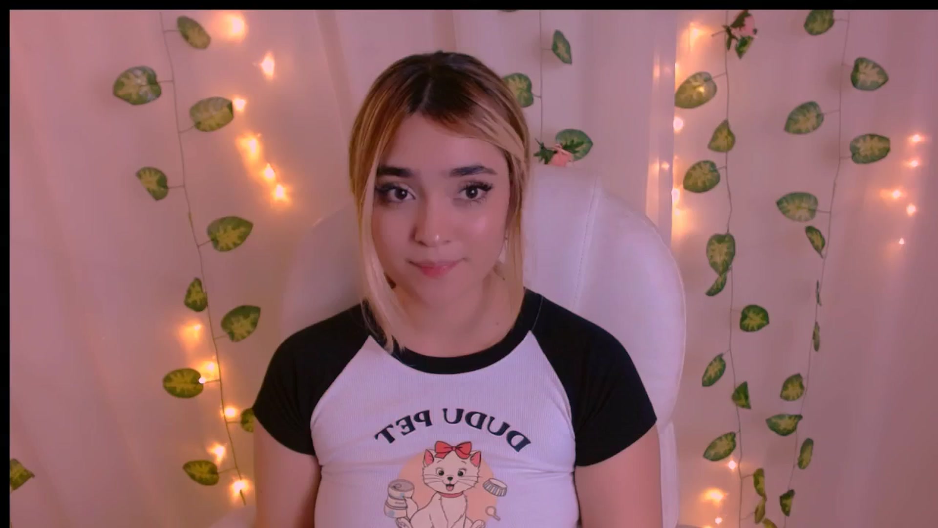Gallery image thumbnail from Sugar_h0ney's myfreecams stream on, 04/26/2024, 10:40 image 2 of 20