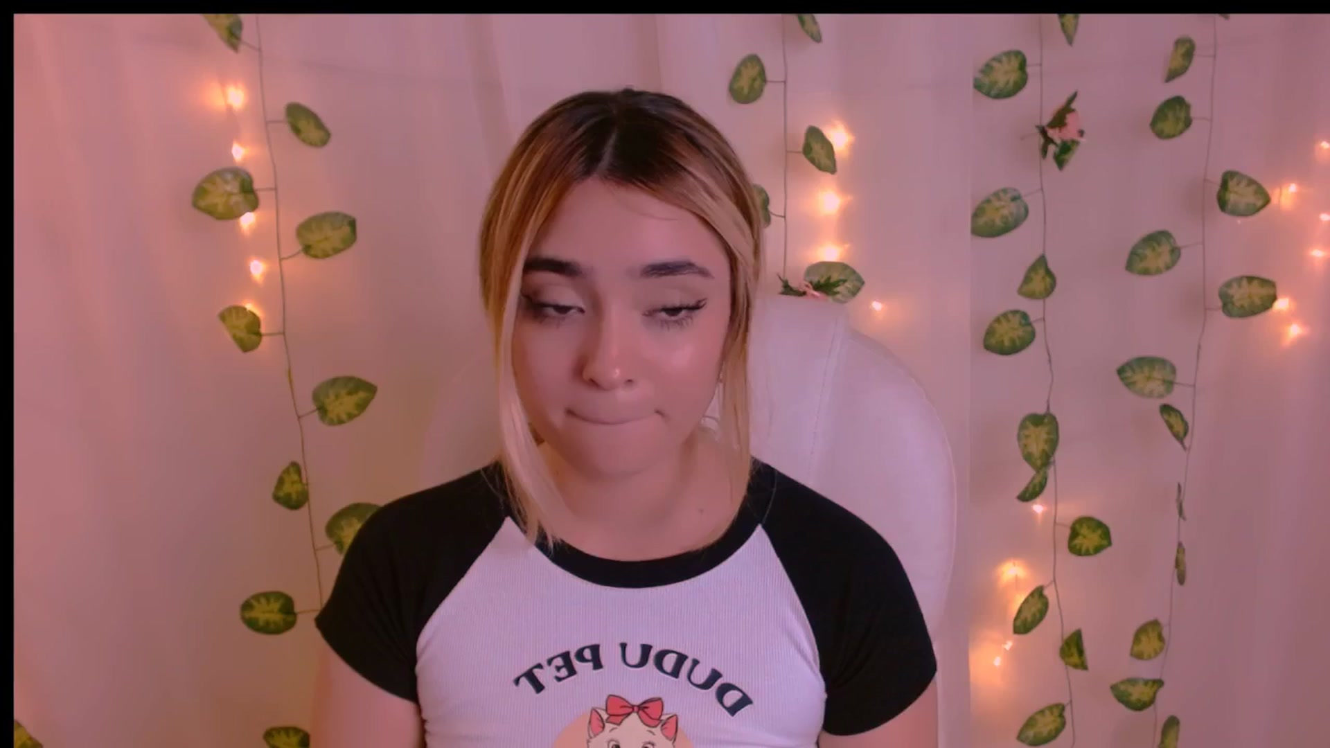Gallery image thumbnail from Sugar_h0ney's myfreecams stream on, 04/26/2024, 10:40 image 20 of 20