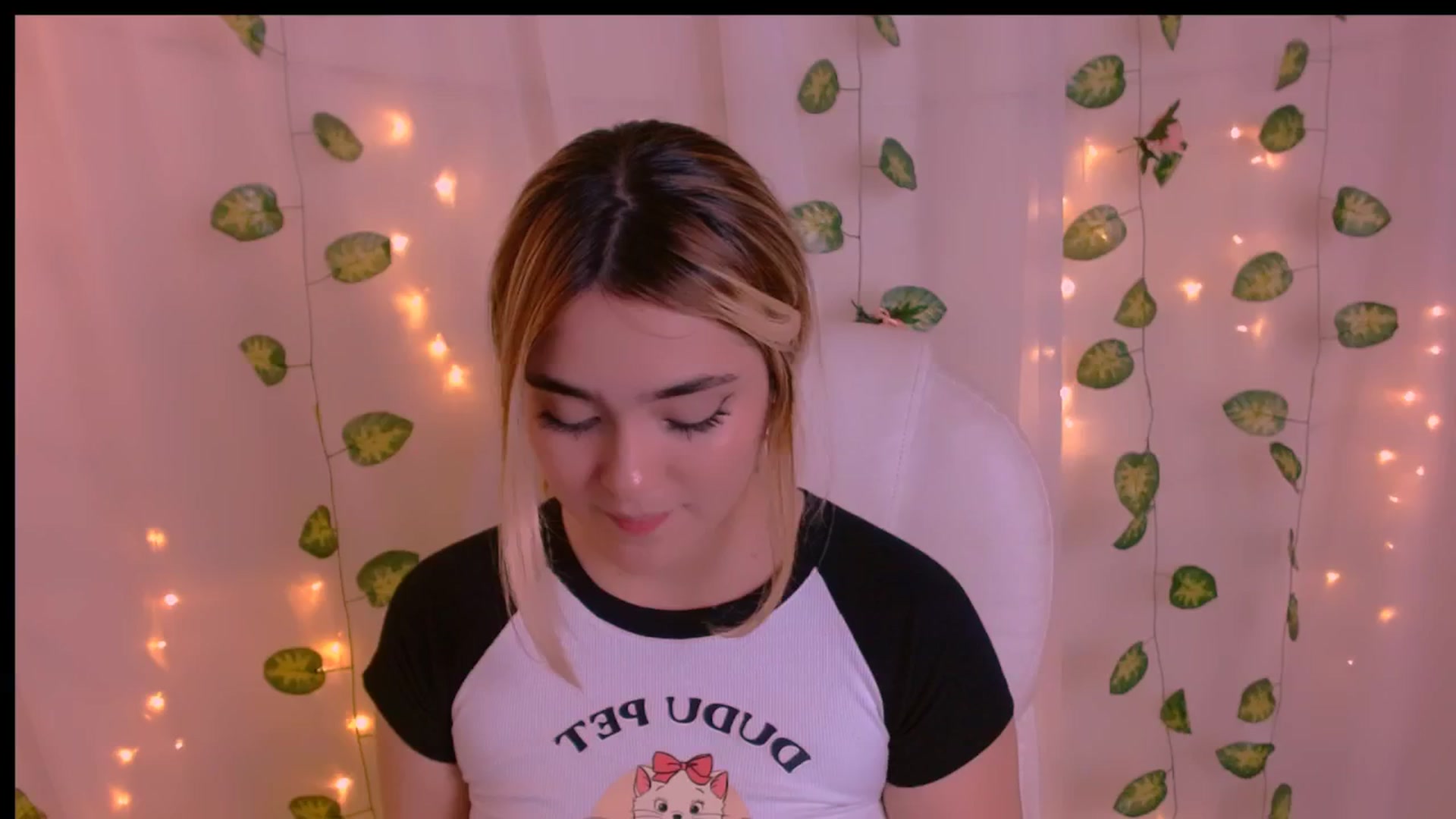 Gallery image thumbnail from Sugar_h0ney's myfreecams stream on, 04/26/2024, 10:40 image 16 of 20