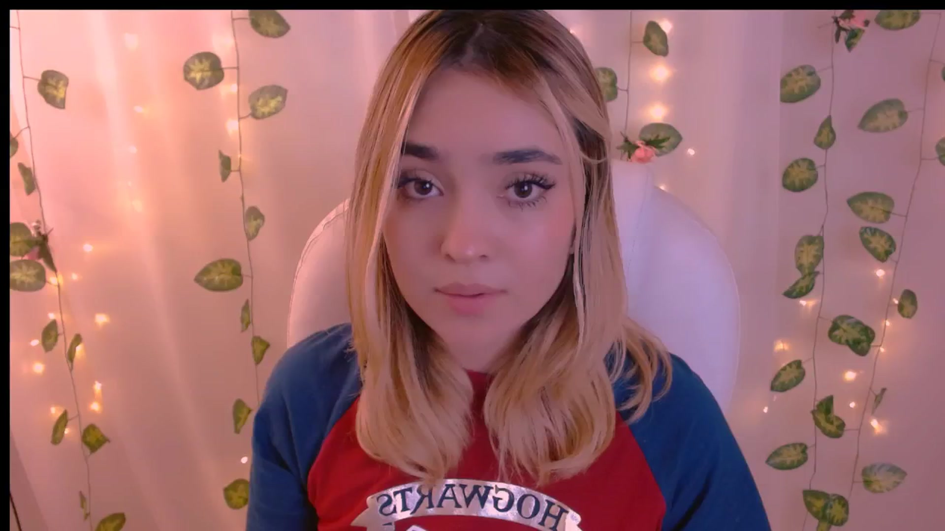 Gallery image thumbnail from Sugar_h0ney's myfreecams stream on, 04/28/2024, 08:38 image 14 of 20