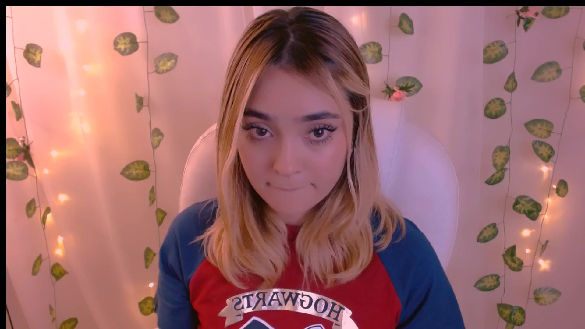Gallery image thumbnail from Sugar_h0ney's myfreecams stream on, 04/28/2024, 08:38 image 16 of 20