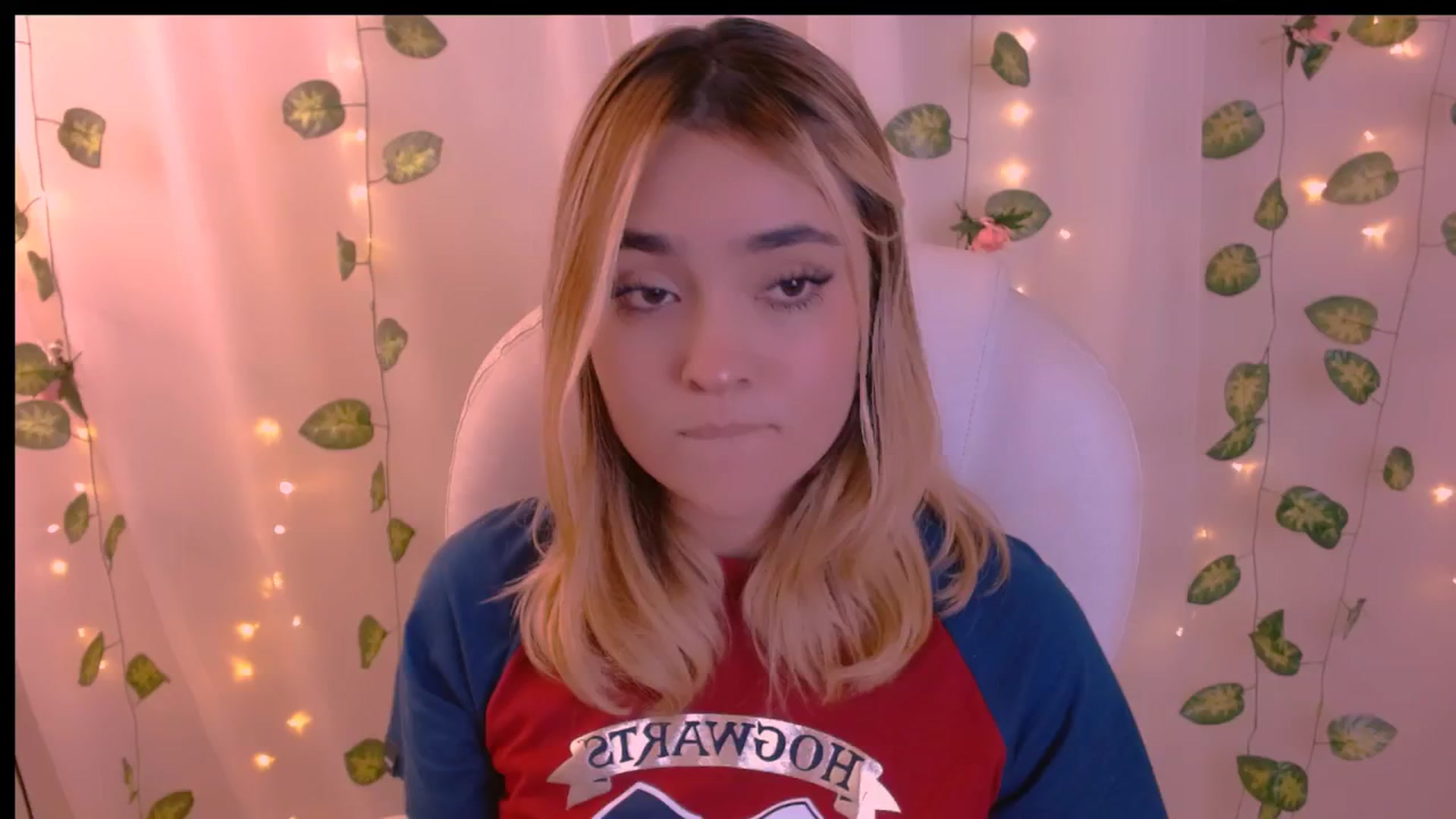 Gallery image thumbnail from Sugar_h0ney's myfreecams stream on, 04/28/2024, 08:38 image 15 of 20