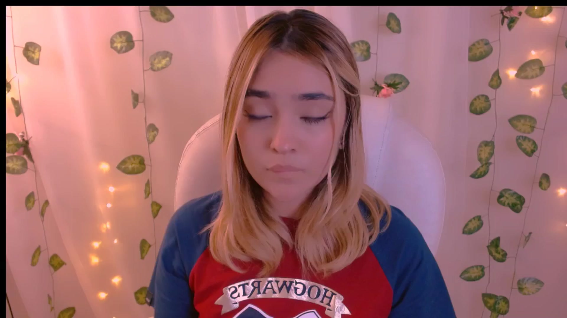 Gallery image thumbnail from Sugar_h0ney's myfreecams stream on, 04/28/2024, 08:38 image 8 of 20