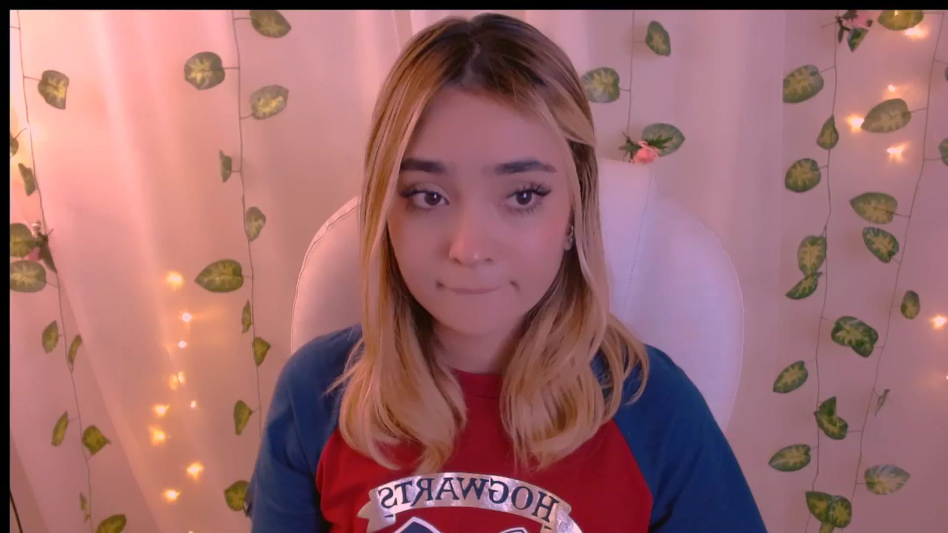 Gallery image thumbnail from Sugar_h0ney's myfreecams stream on, 04/28/2024, 08:38 image 5 of 20