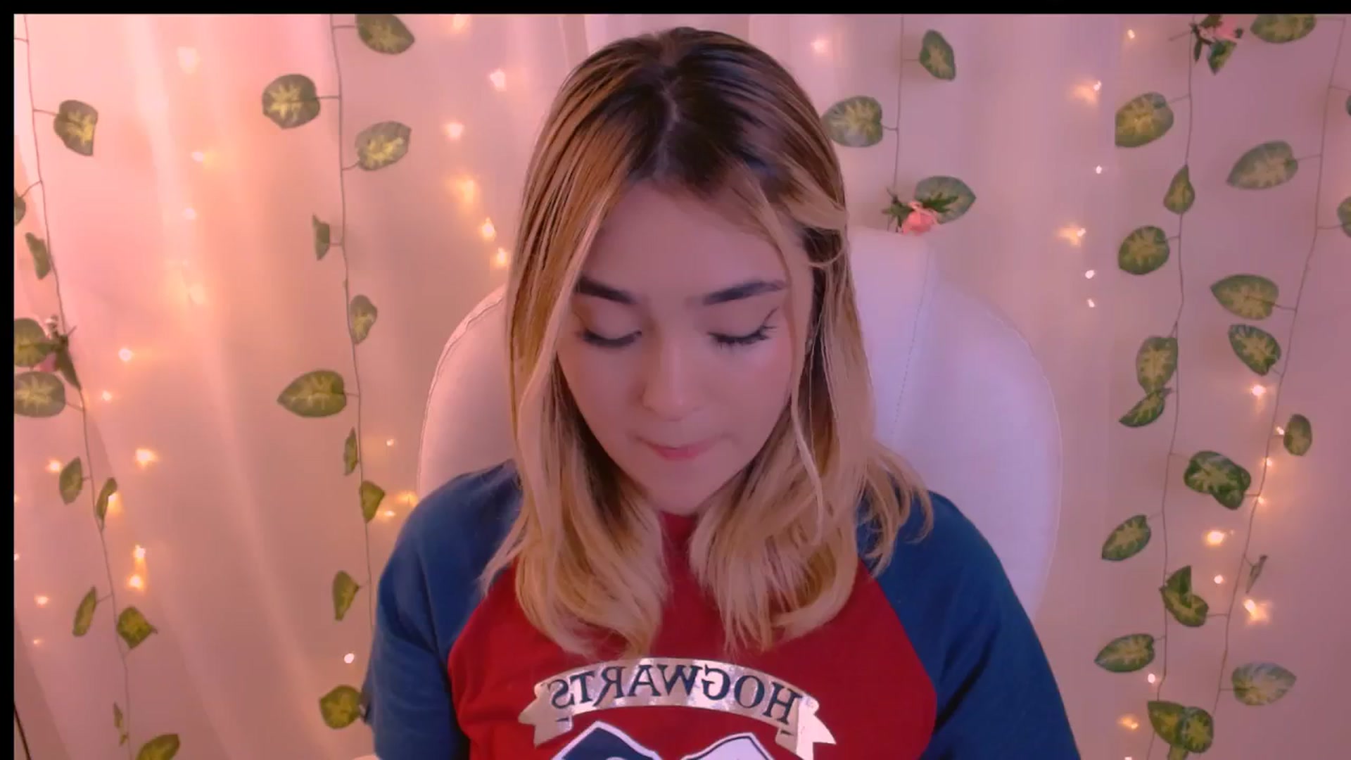 Gallery image thumbnail from Sugar_h0ney's myfreecams stream on, 04/28/2024, 08:38 image 19 of 20