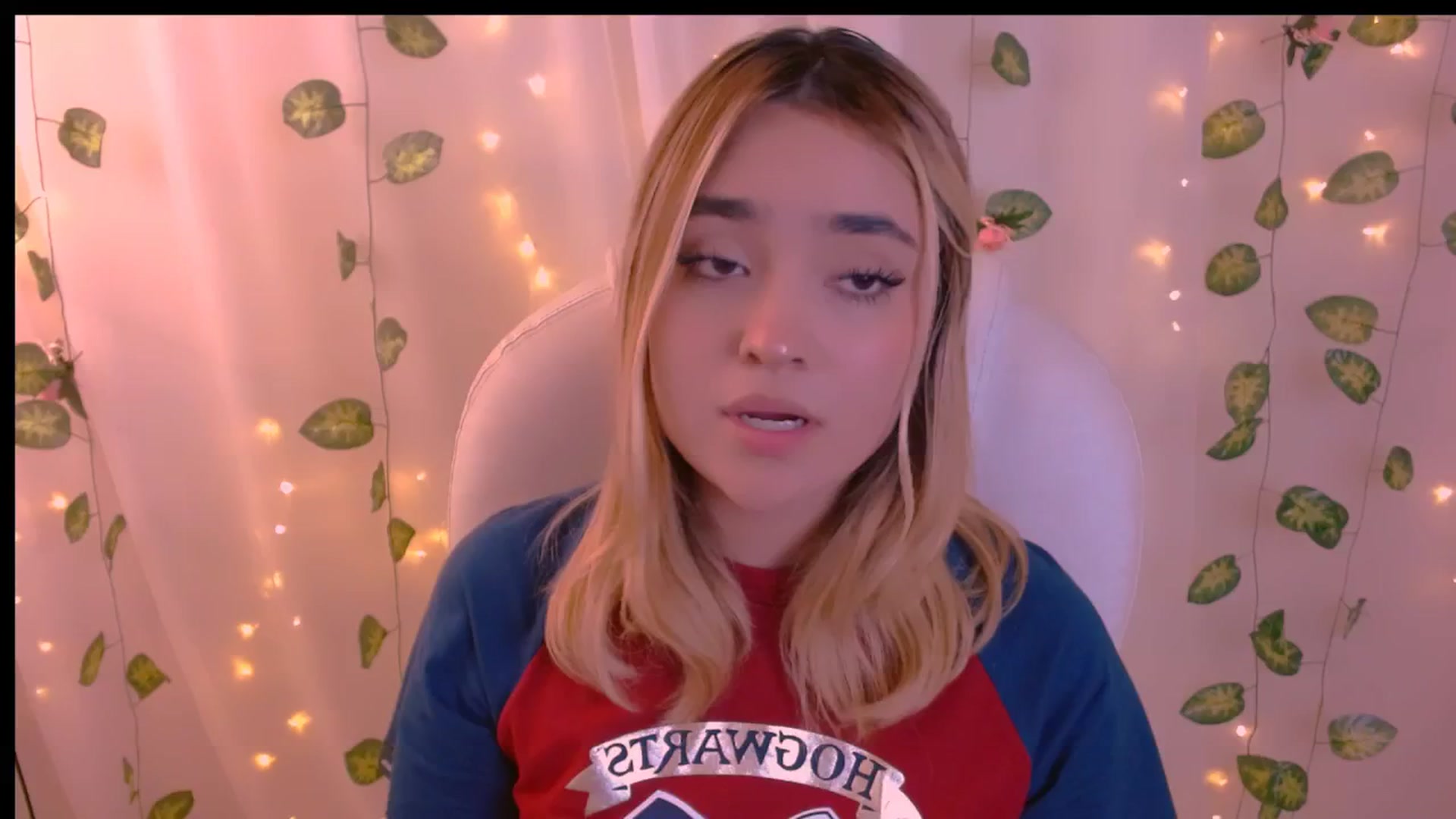 Gallery image thumbnail from Sugar_h0ney's myfreecams stream on, 04/28/2024, 08:38 image 6 of 20