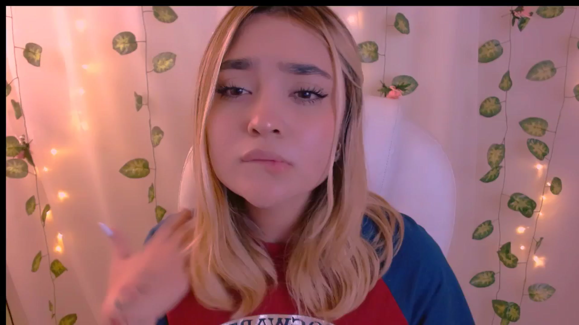 Gallery image thumbnail from Sugar_h0ney's myfreecams stream on, 04/28/2024, 08:38 image 7 of 20
