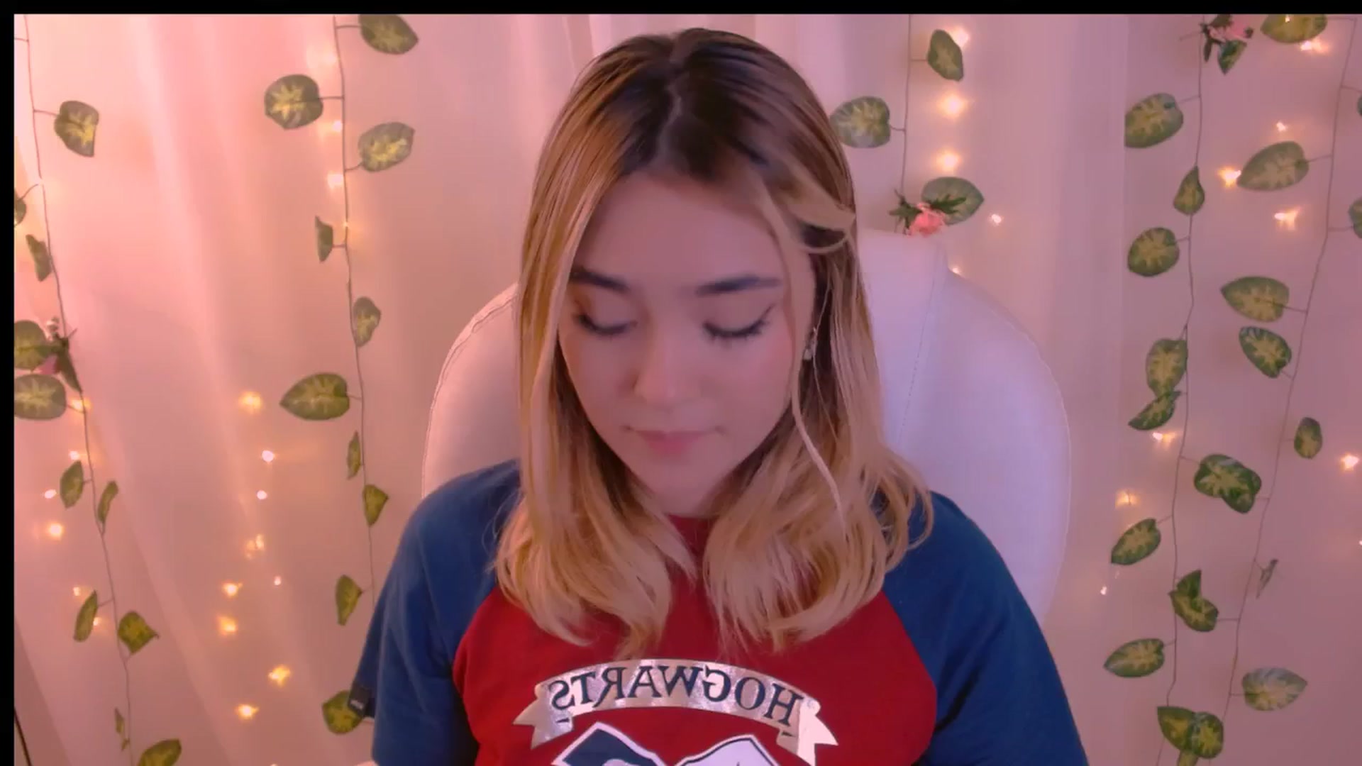 Gallery image thumbnail from Sugar_h0ney's myfreecams stream on, 04/28/2024, 08:38 image 10 of 20