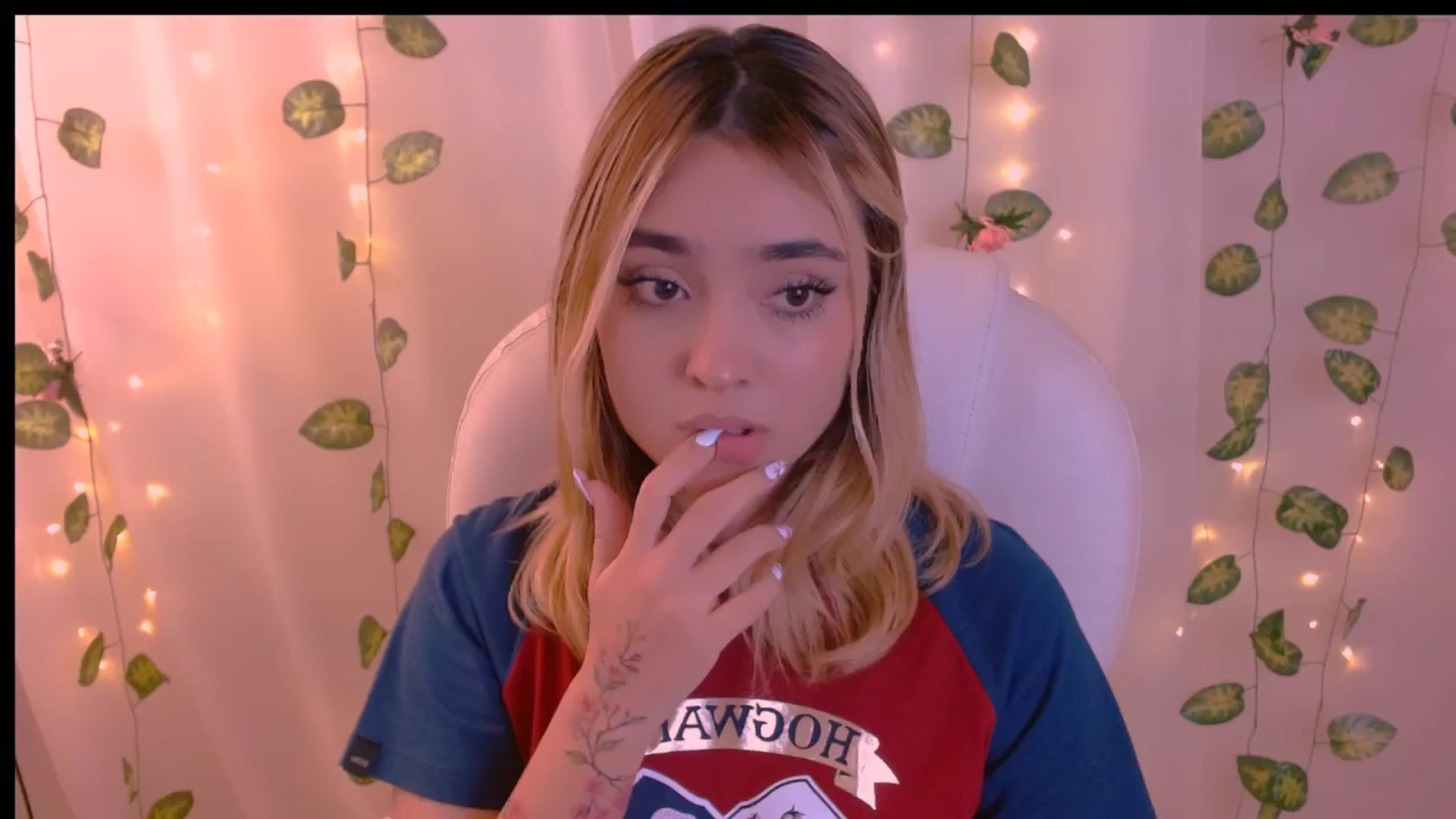 Gallery image thumbnail from Sugar_h0ney's myfreecams stream on, 04/28/2024, 08:38 image 17 of 20
