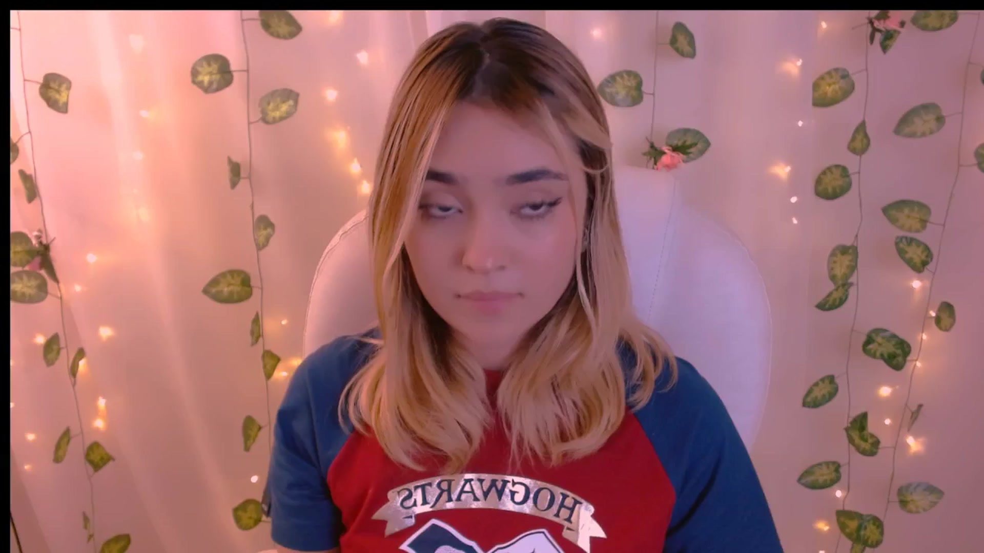 Gallery image thumbnail from Sugar_h0ney's myfreecams stream on, 04/28/2024, 08:38 image 18 of 20