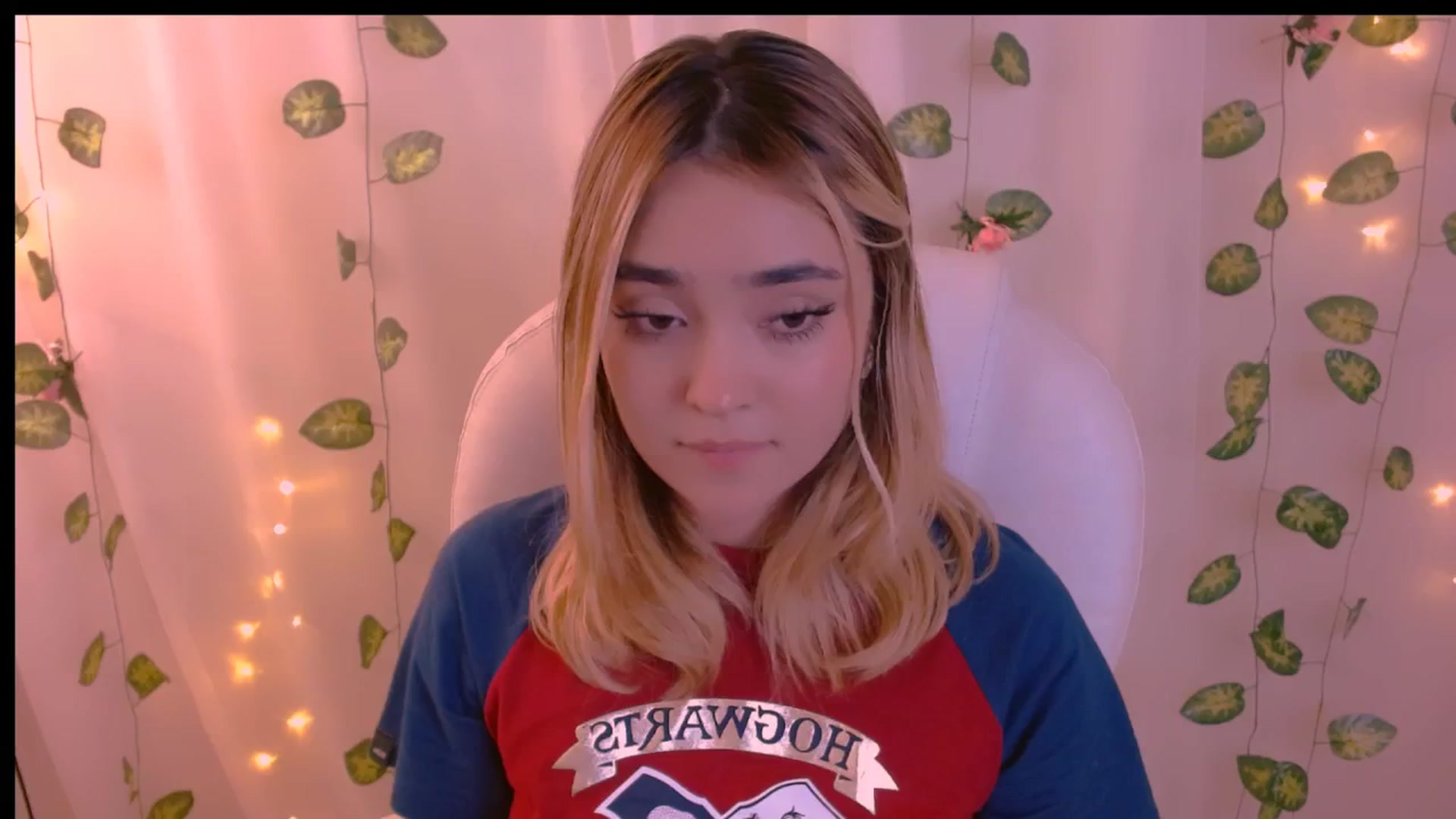 Gallery image thumbnail from Sugar_h0ney's myfreecams stream on, 04/28/2024, 08:38 image 9 of 20