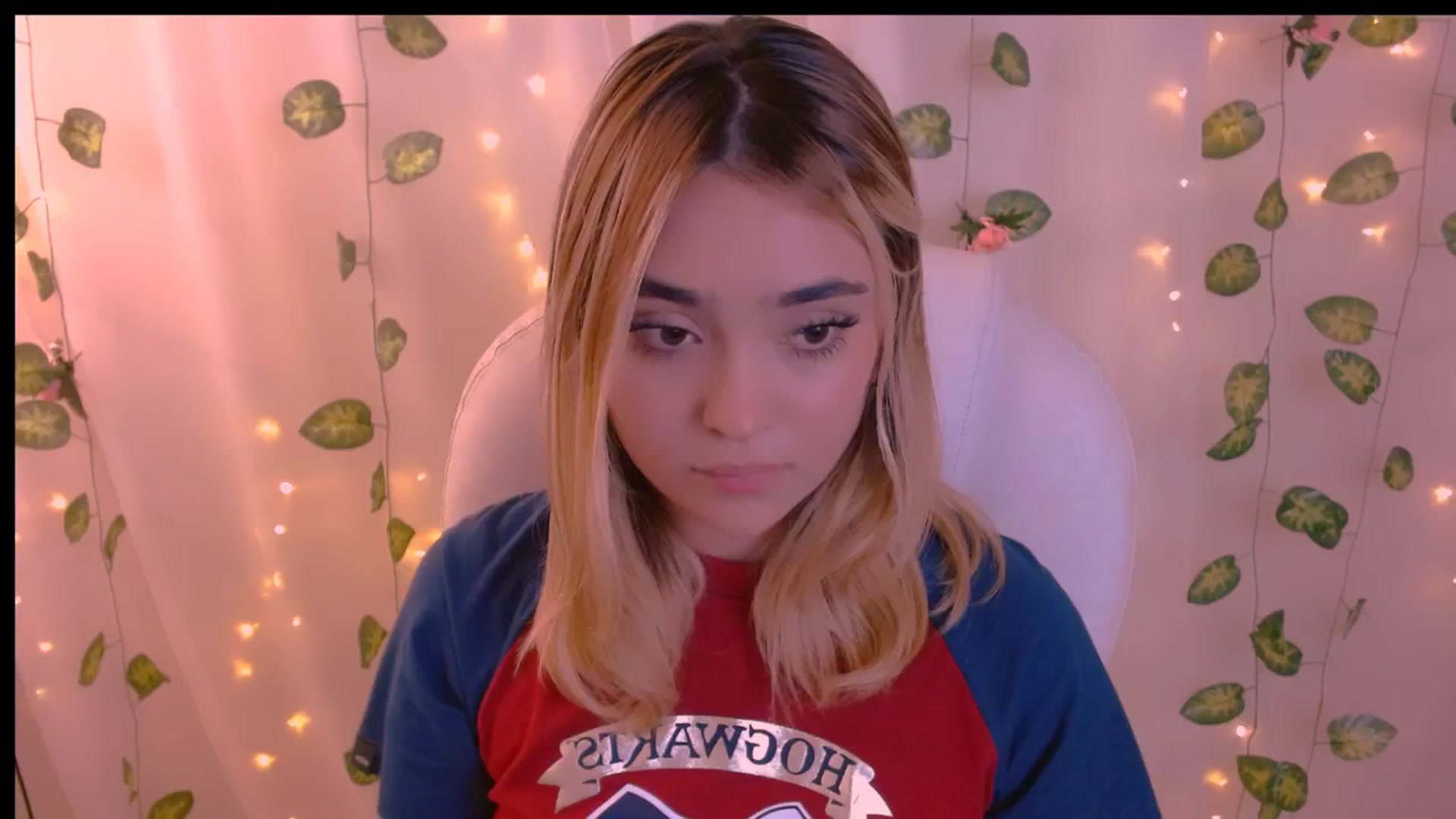 Gallery image thumbnail from Sugar_h0ney's myfreecams stream on, 04/28/2024, 08:38 image 13 of 20