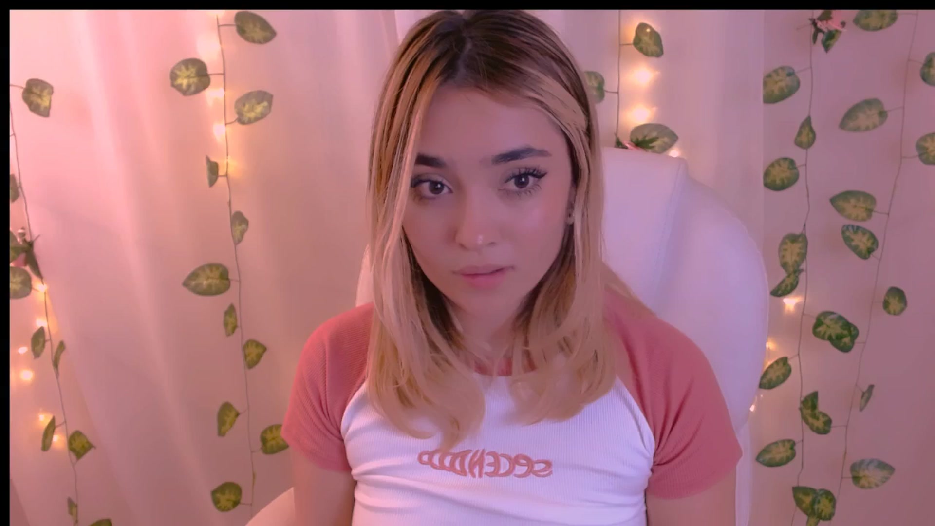 Gallery image thumbnail from Sugar_h0ney's myfreecams stream on, 04/28/2024, 10:35 image 11 of 20
