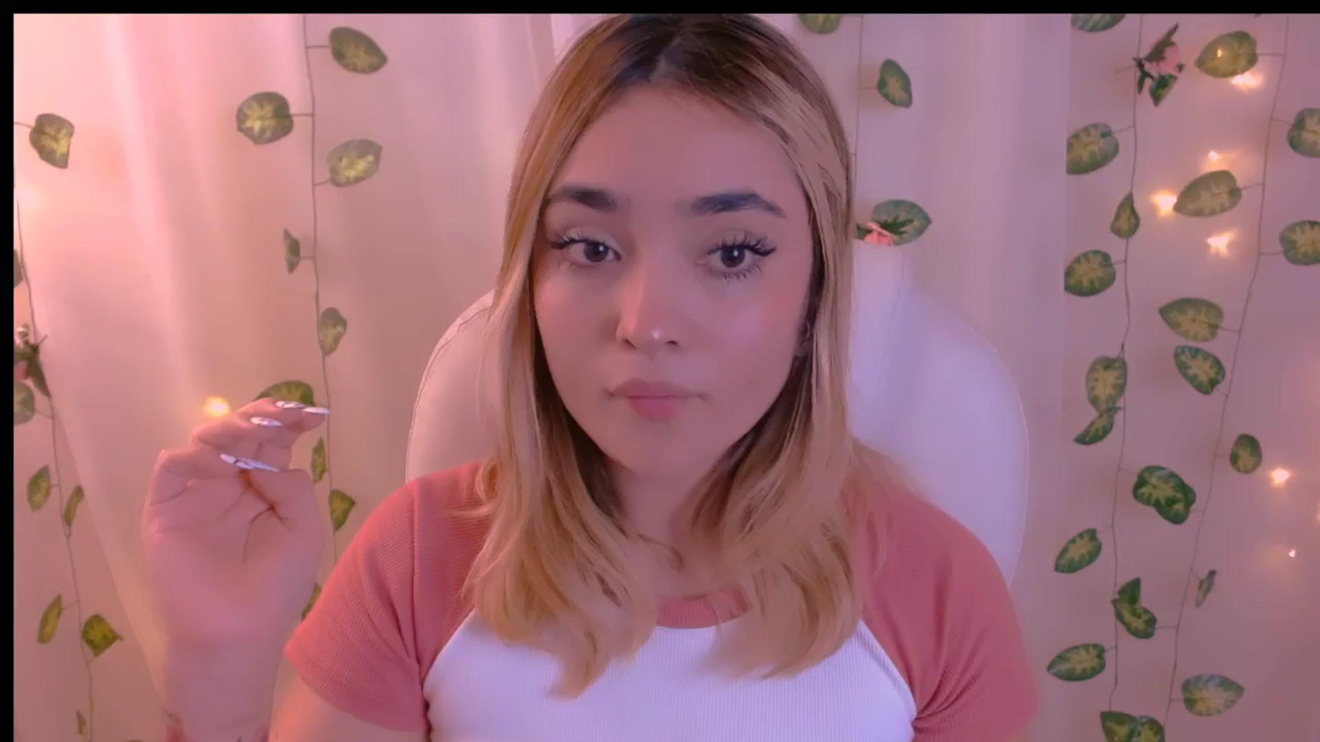 Gallery image thumbnail from Sugar_h0ney's myfreecams stream on, 04/28/2024, 10:35 image 1 of 20