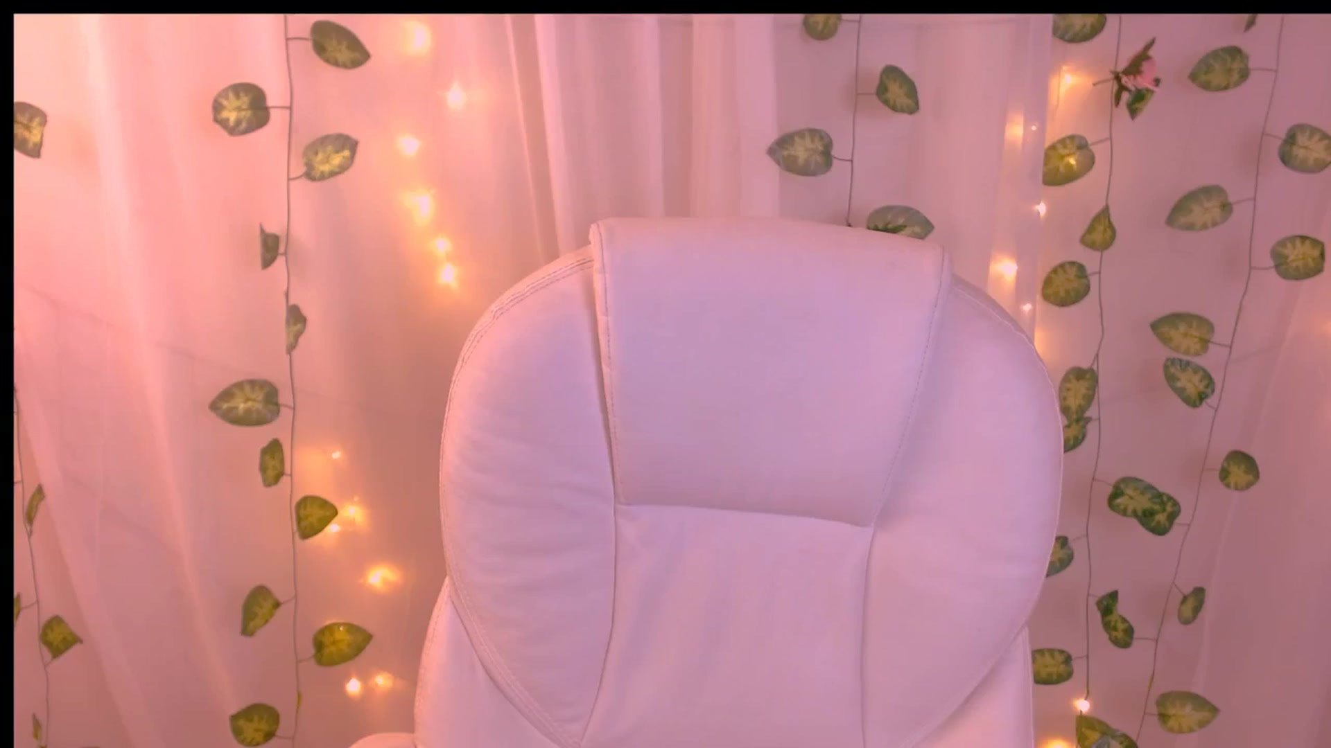 Gallery image thumbnail from Sugar_h0ney's myfreecams stream on, 04/28/2024, 10:35 image 19 of 20