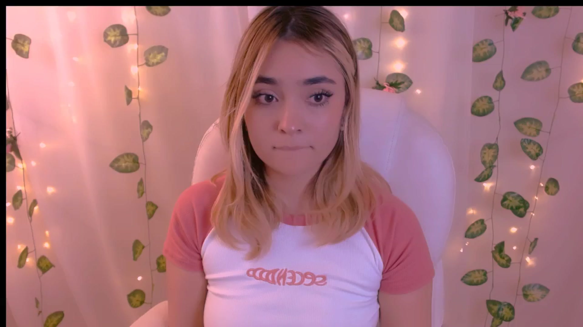 Gallery image thumbnail from Sugar_h0ney's myfreecams stream on, 04/28/2024, 10:35 image 8 of 20