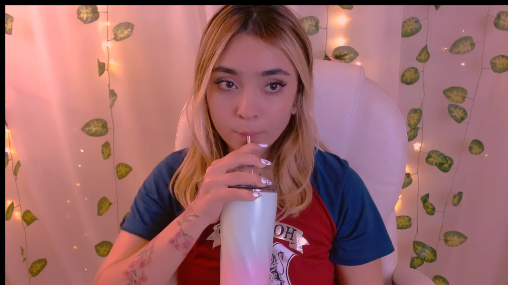 Gallery image thumbnail from Sugar_h0ney's myfreecams stream on, 04/28/2024, 10:35 image 20 of 20