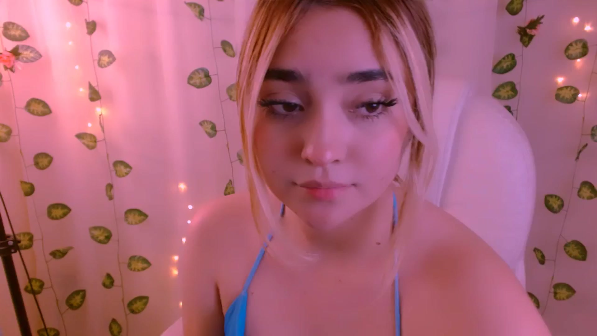Gallery image thumbnail from Sugar_h0ney's myfreecams stream on, 05/08/2024, 02:46 image 20 of 20